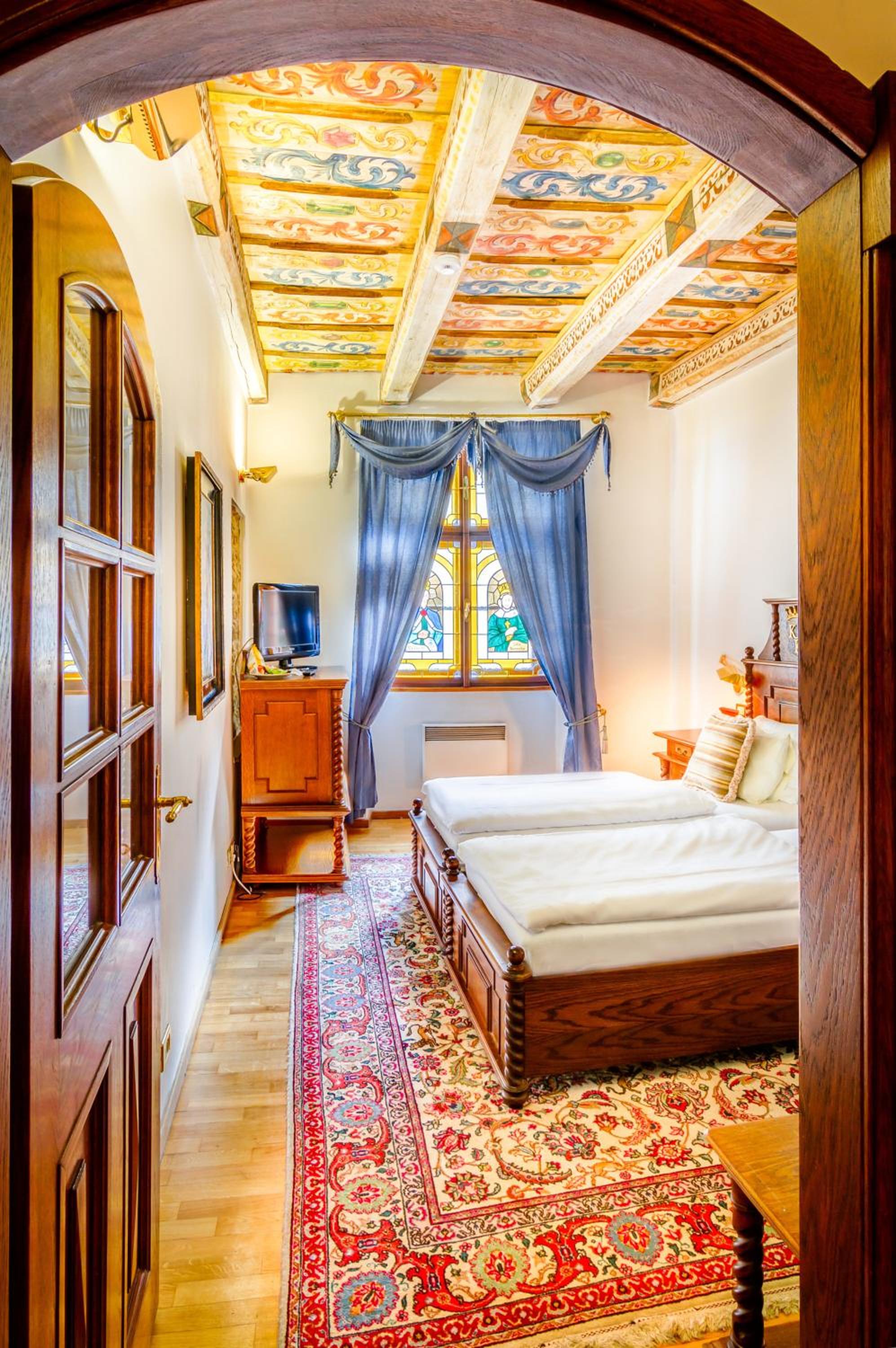 Available room thumbnail 6