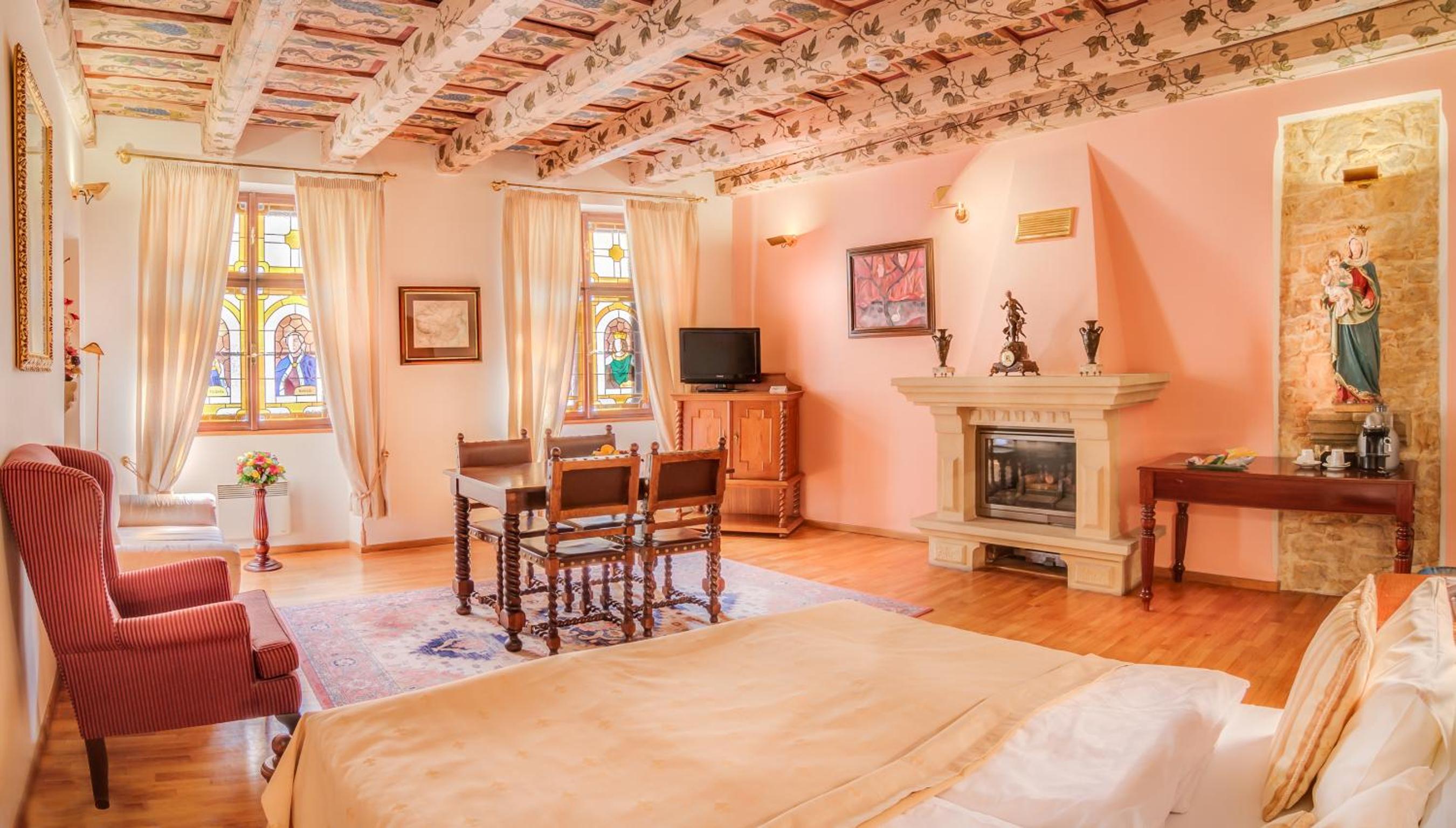 Junior Suite with Fireplace thumbnail 6