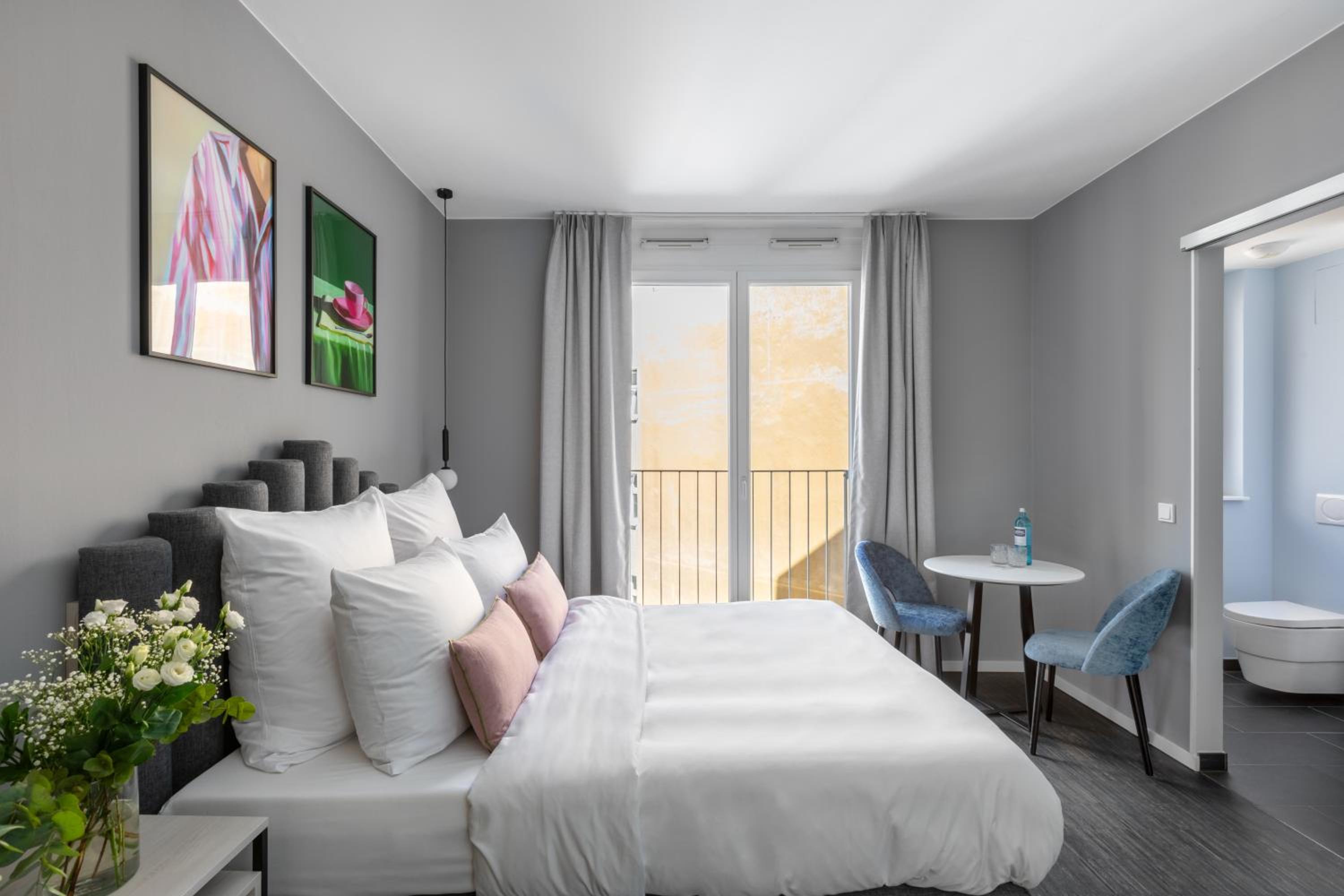 Medium Studio with Kitchenette and Balcony photo 1