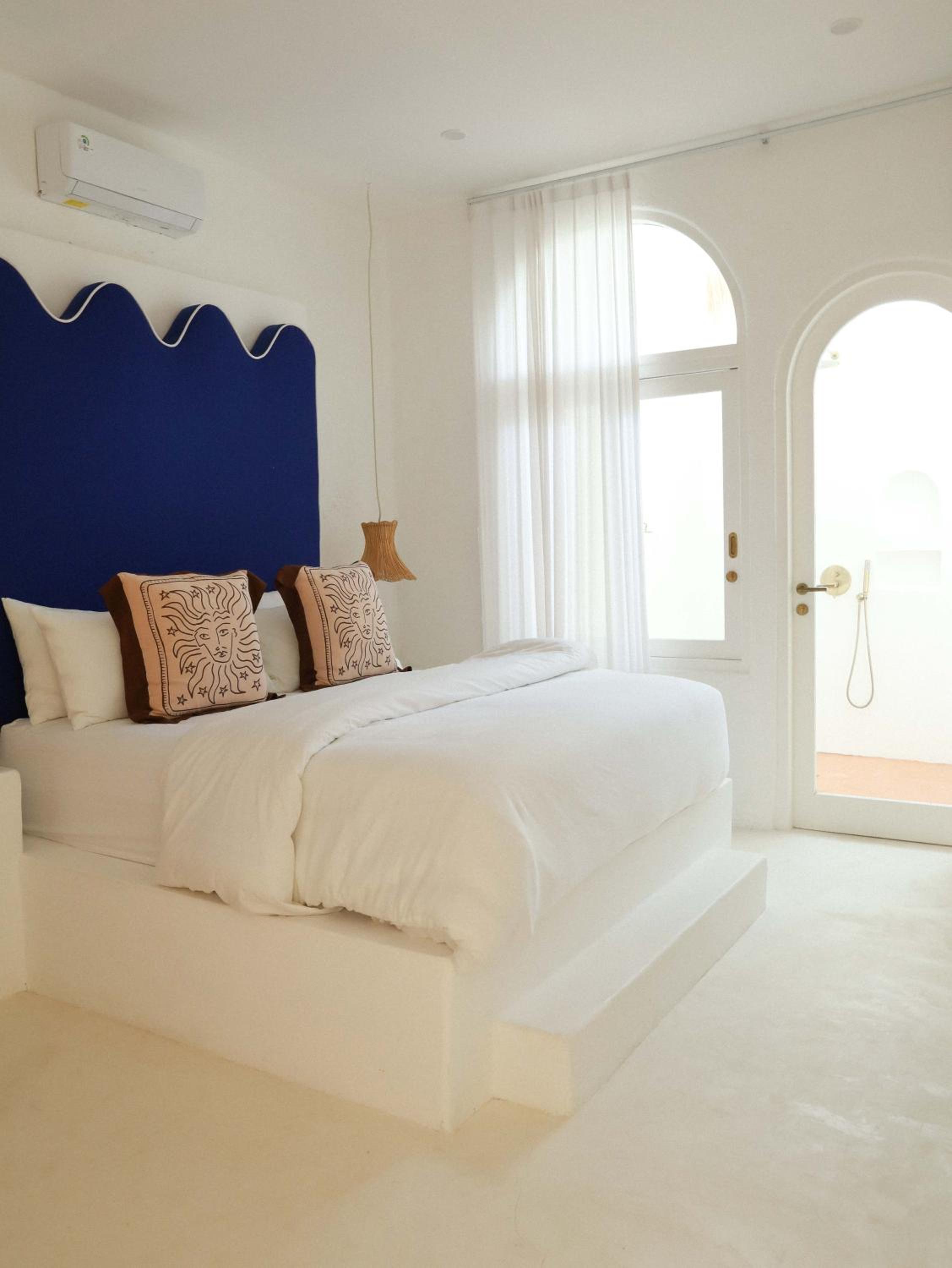 Three-Bedroom Villa photo 2