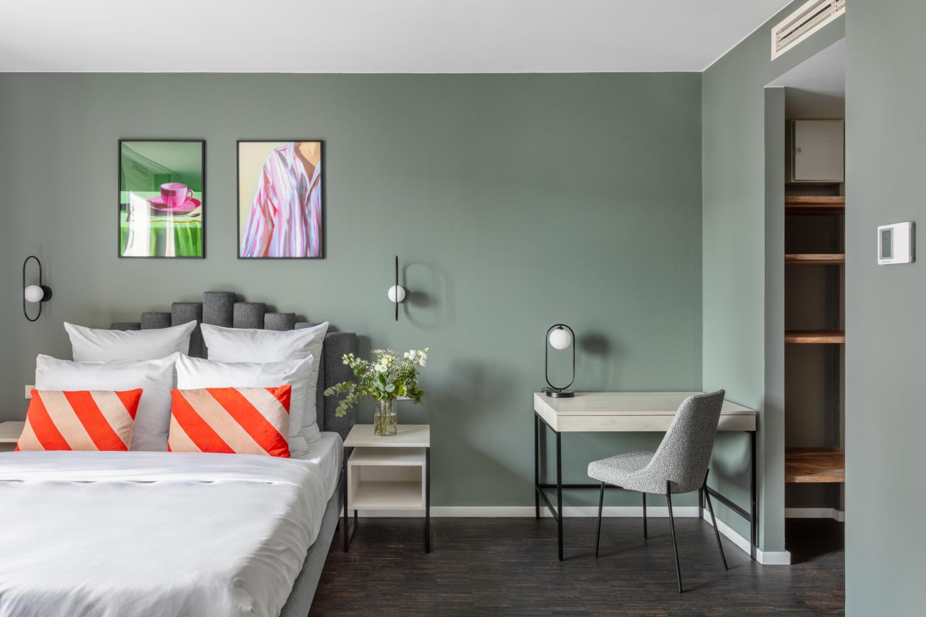 Large Studio with Kitchenette and Extra Bed photo 2