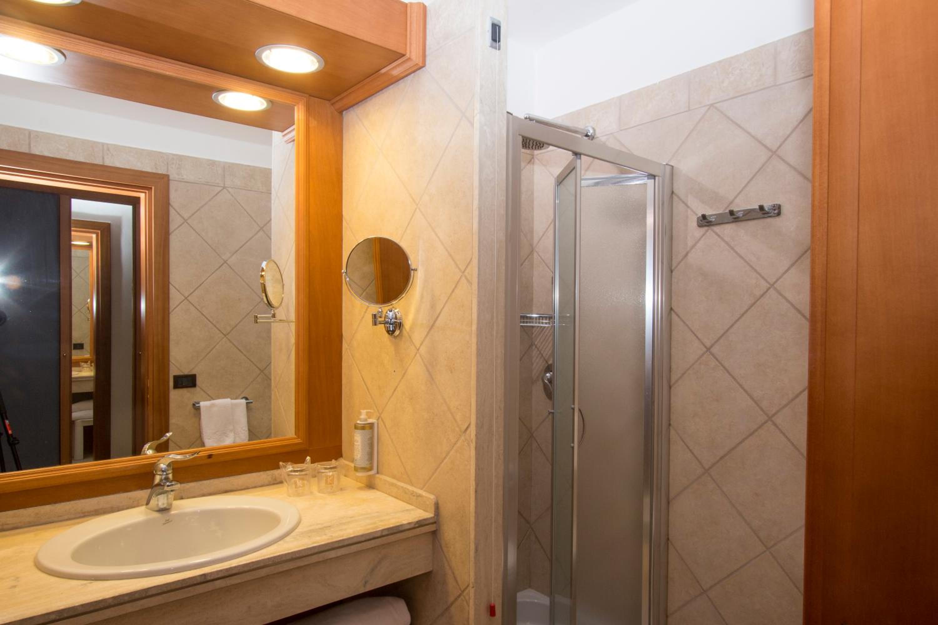 Double or Twin Room - Photo 2