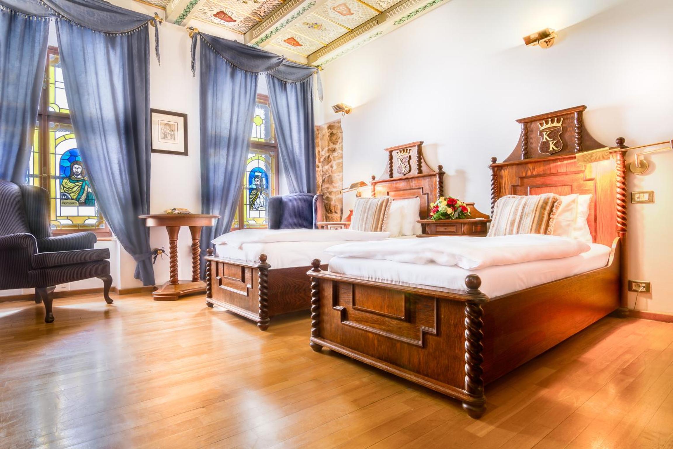 Available room thumbnail 5