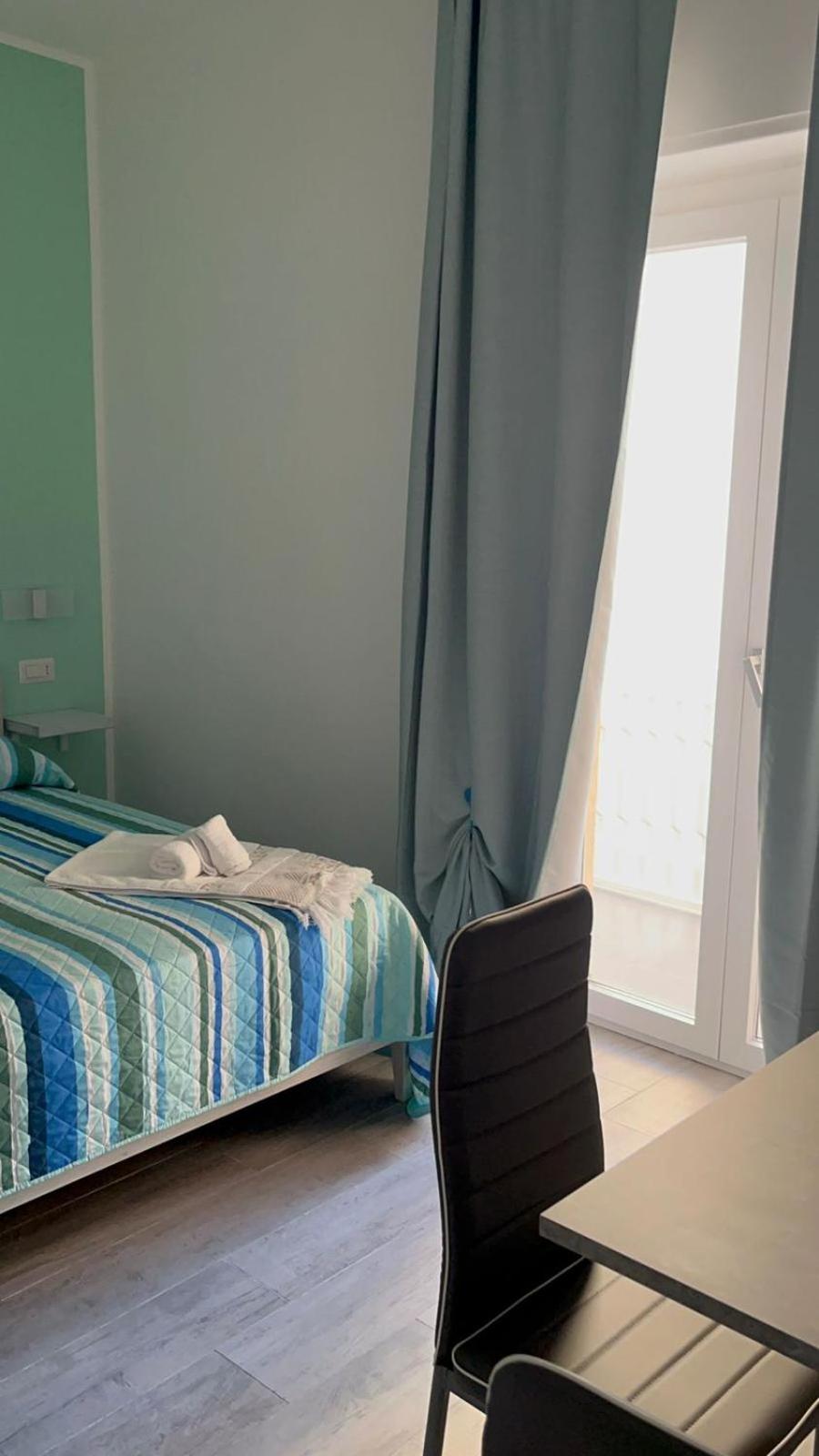 Double Room with Balcony - Photo 3