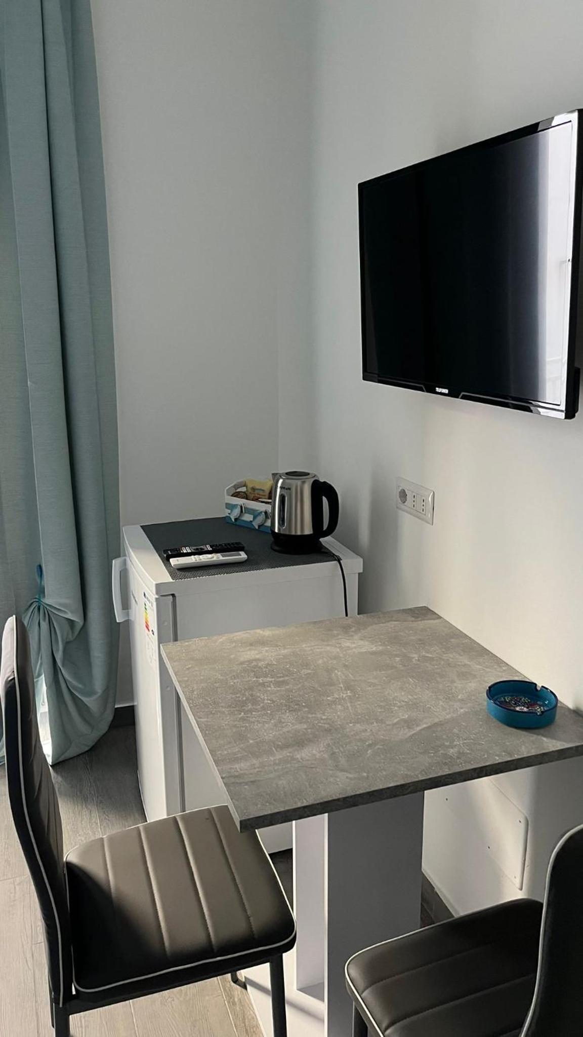 Double Room with Balcony - Photo 14
