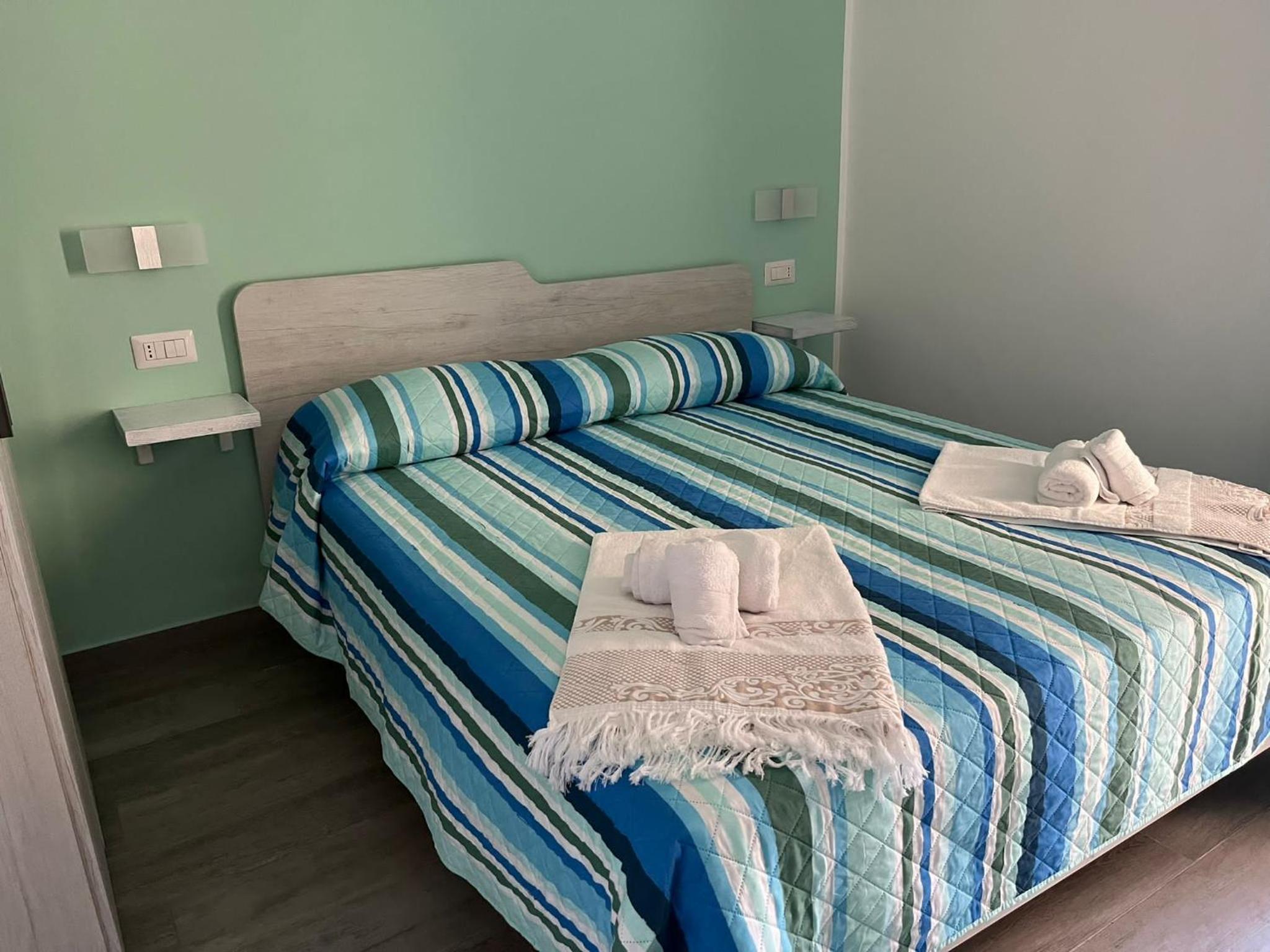 Double Room with Balcony - Photo 2