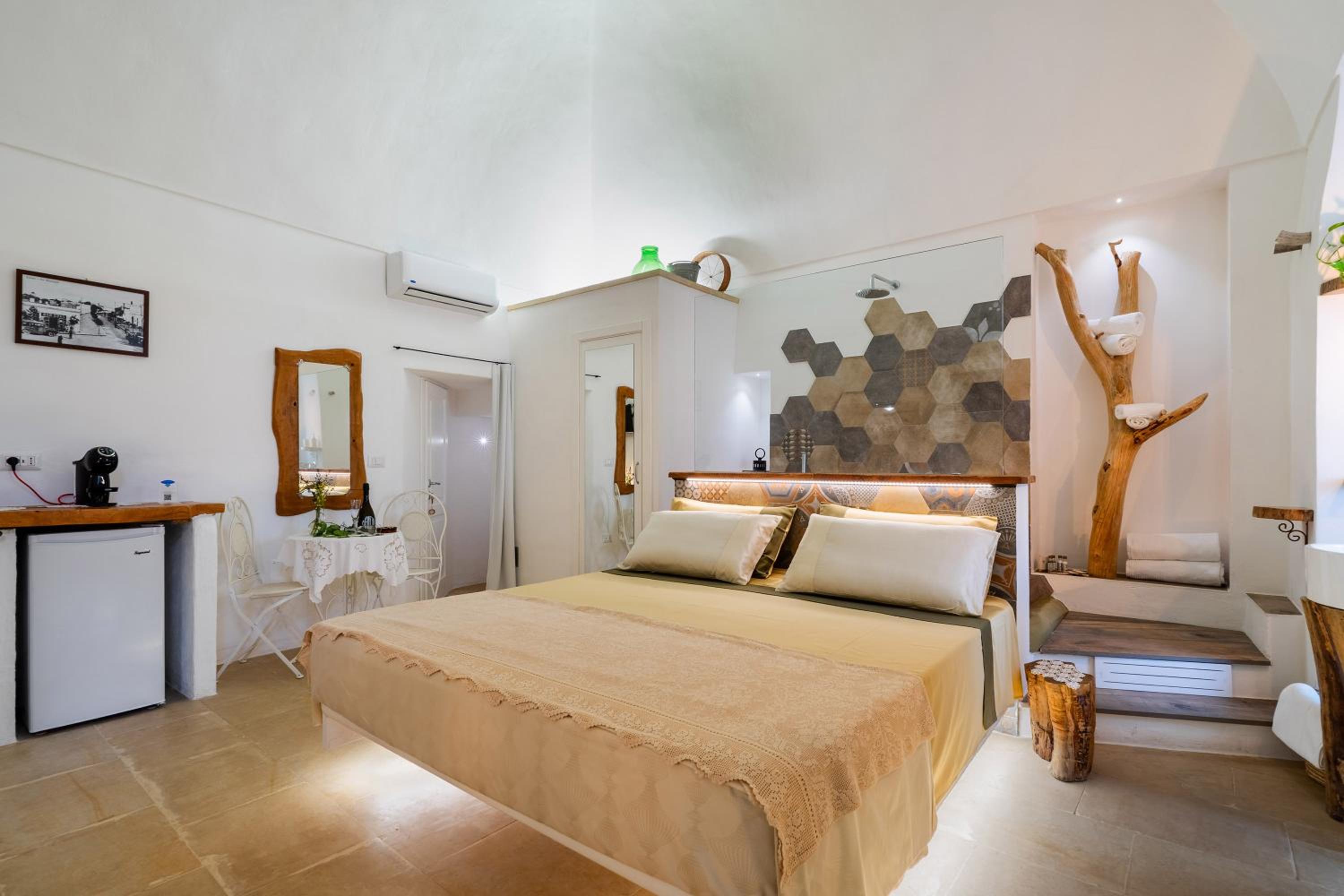 Queen Room with Spa Bath photo 1