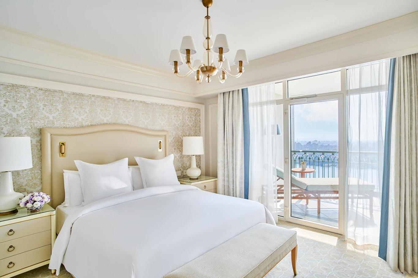 Premium Executive Suite - Photo 1