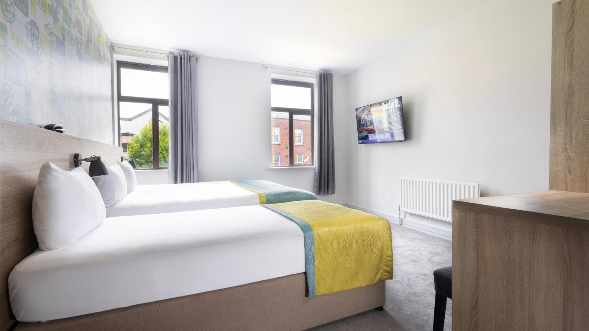 Twin Room - Photo 3