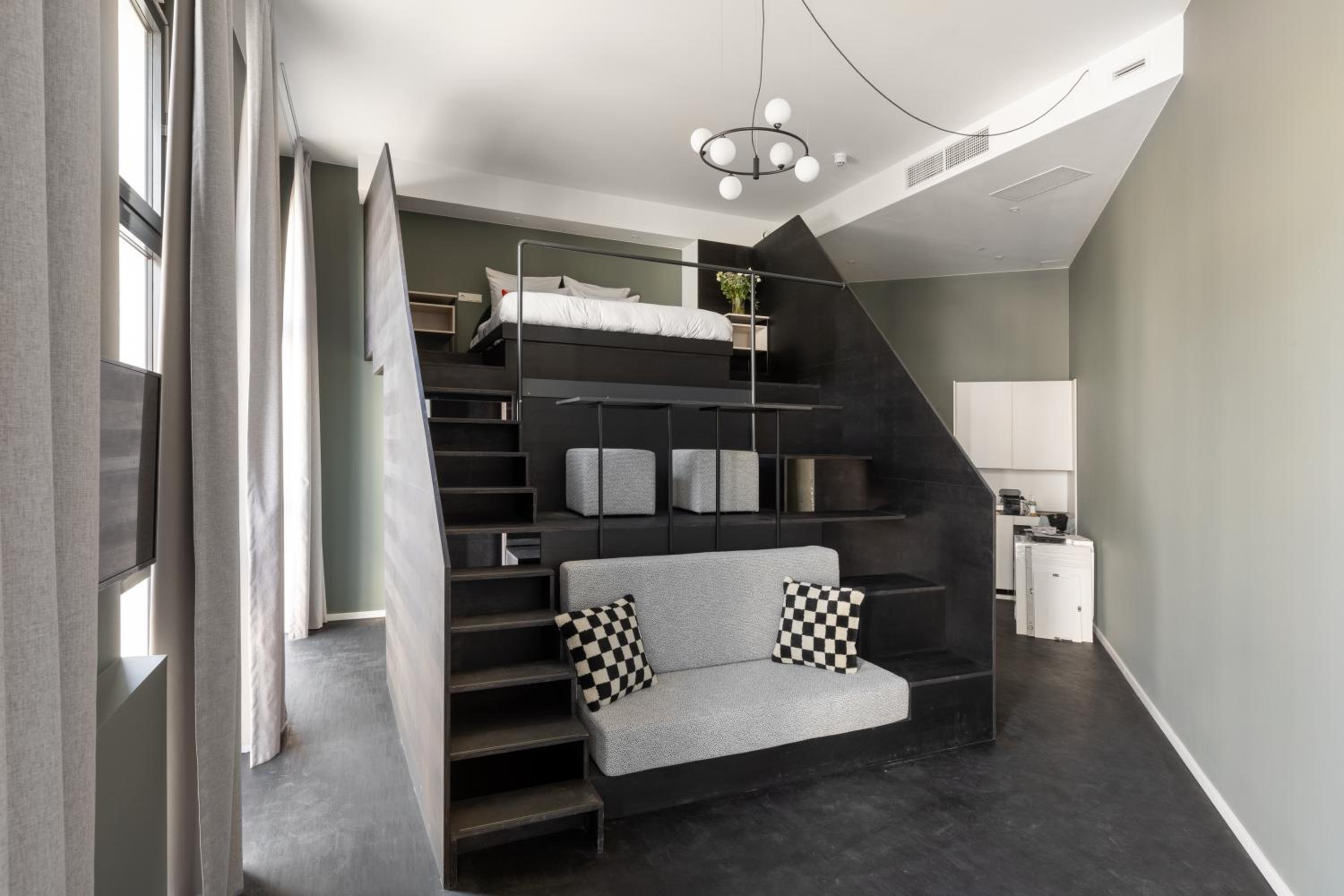 Extra Large Studio with Kitchenette - Loft photo 3