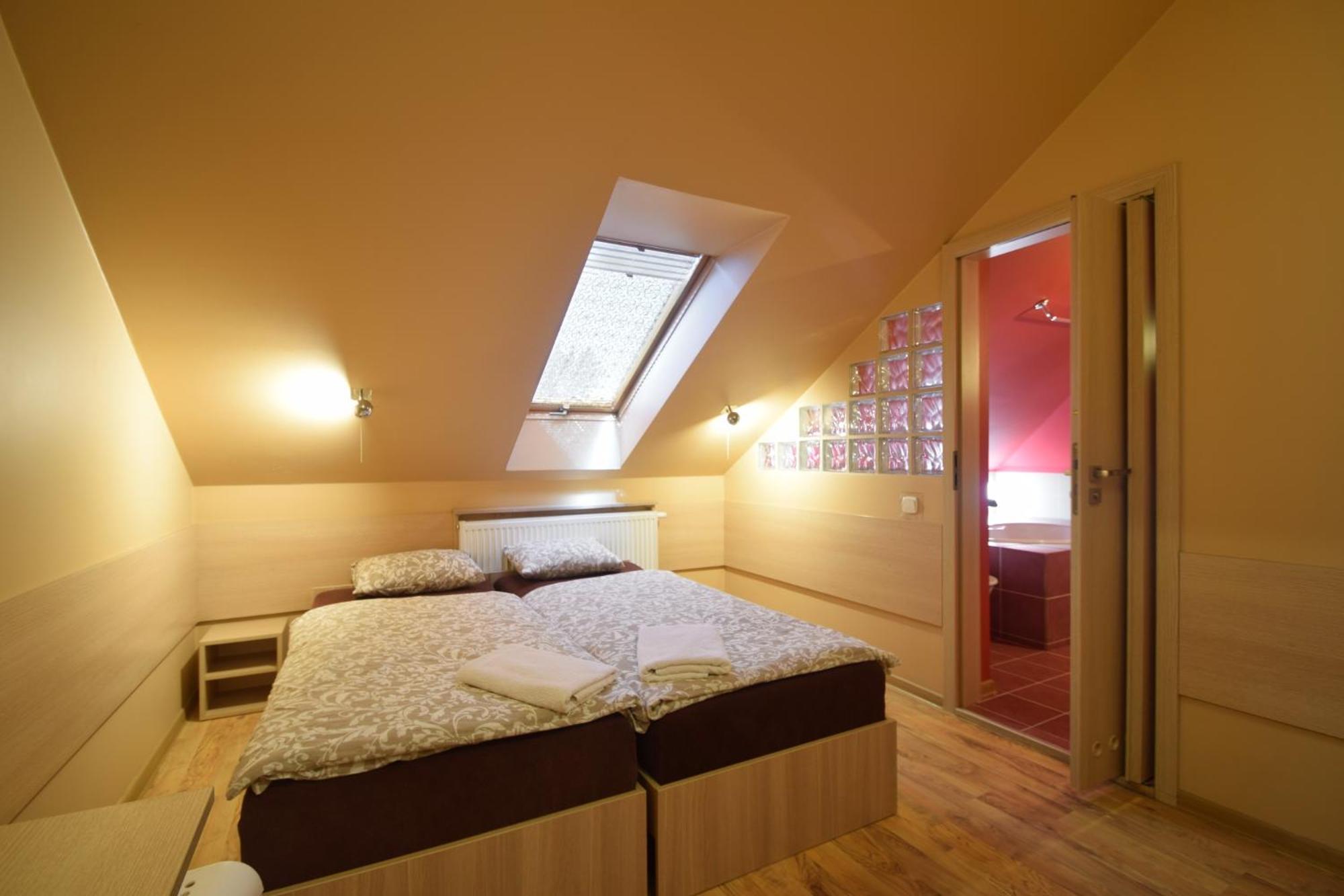 Double or Twin Room photo 2