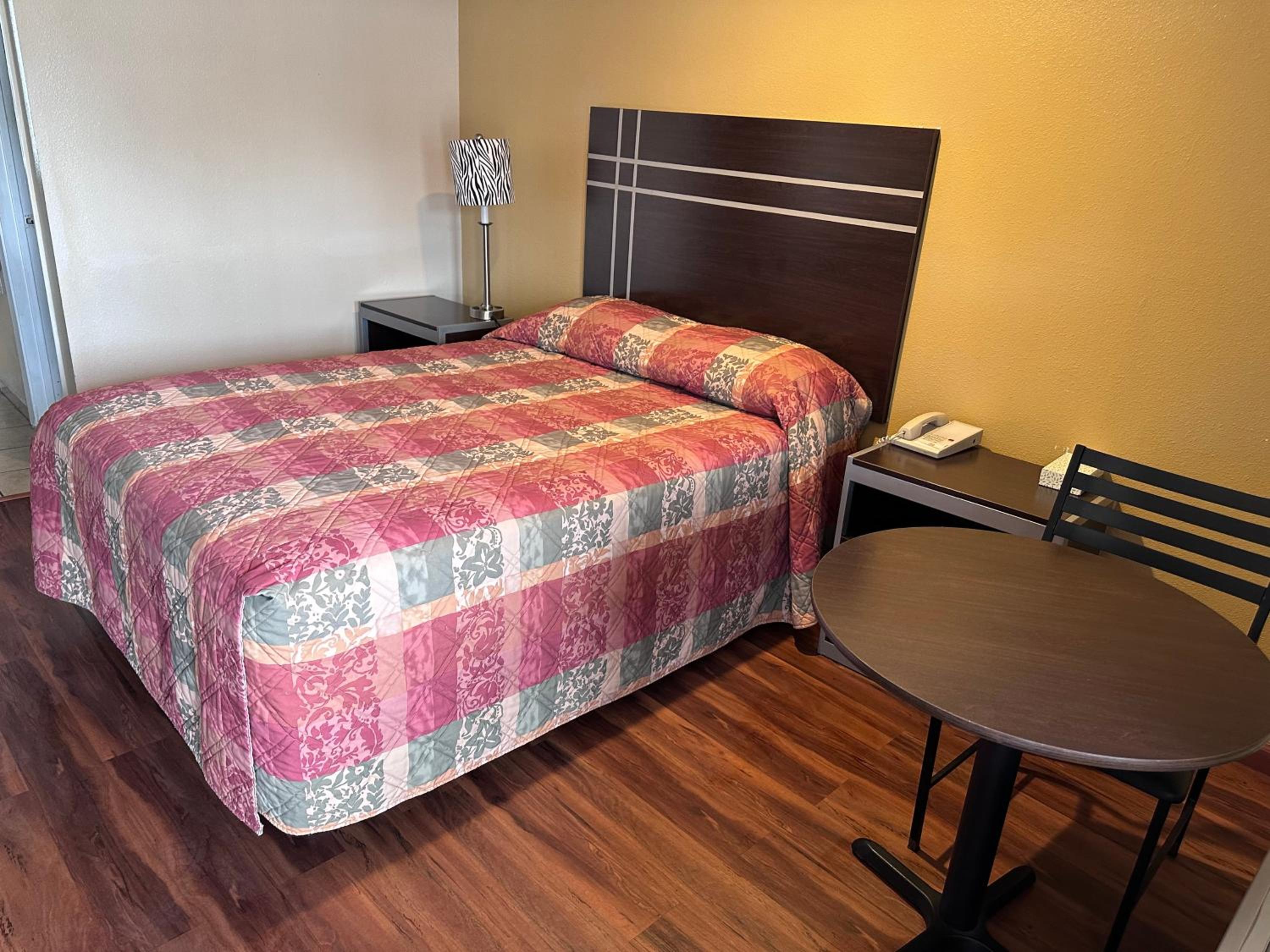 Queen Room - Photo 1