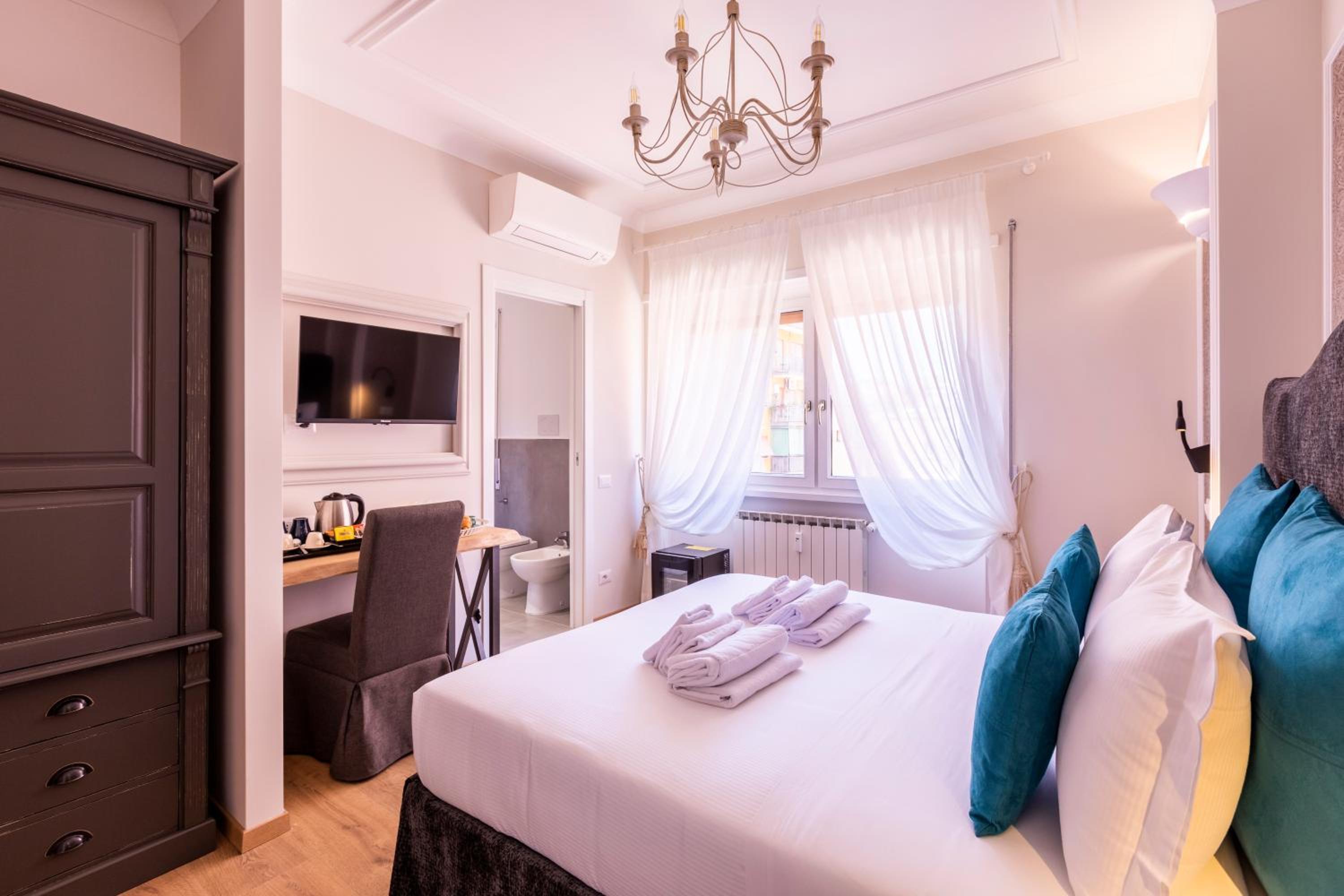 Double or Twin Room photo 3