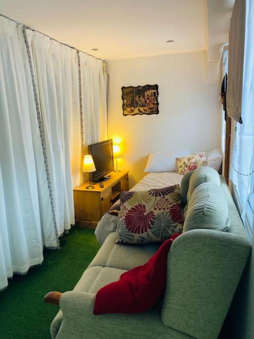 One-Bedroom House photo 1