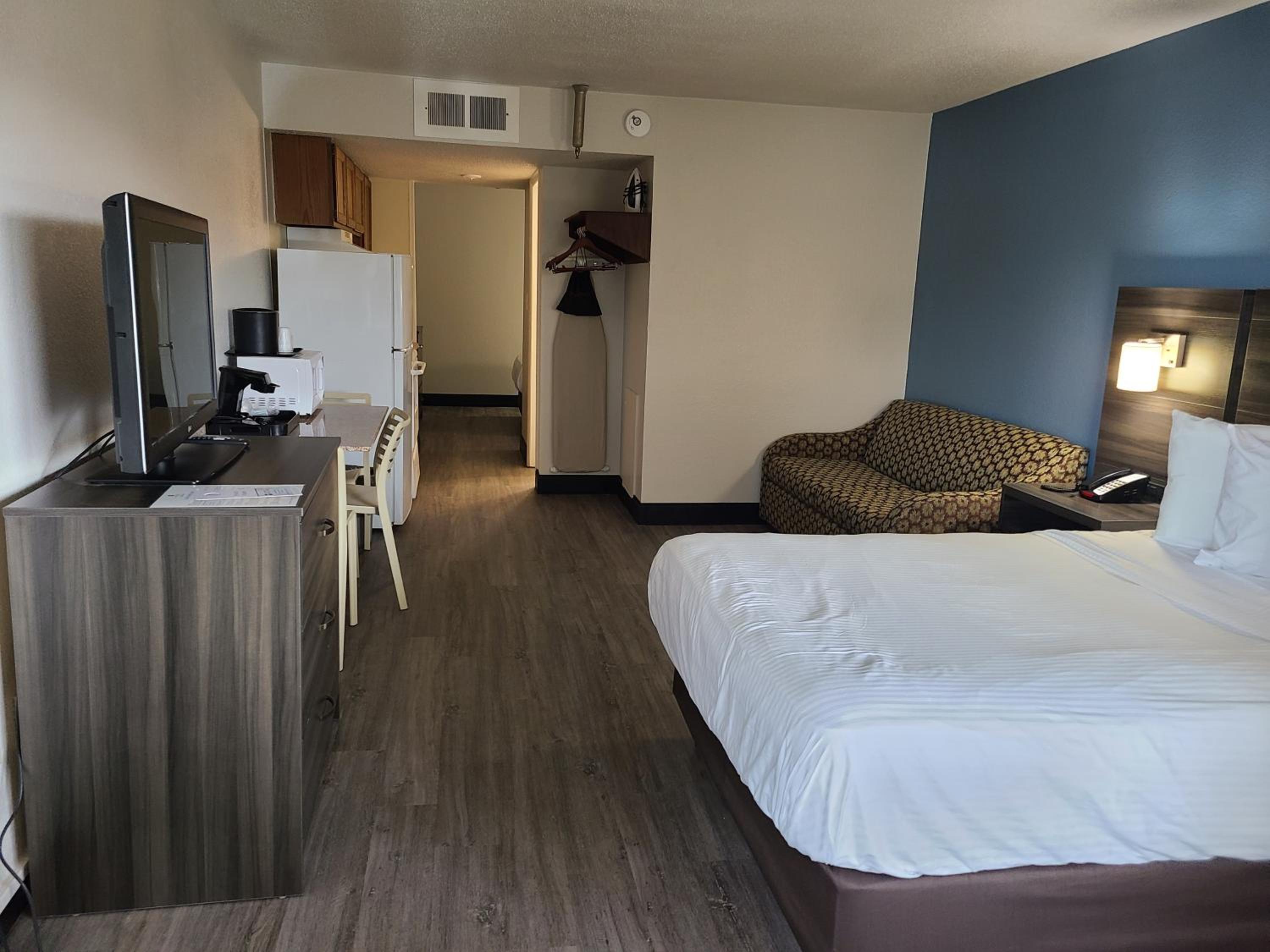 Suite with Two Double Beds - Photo 1