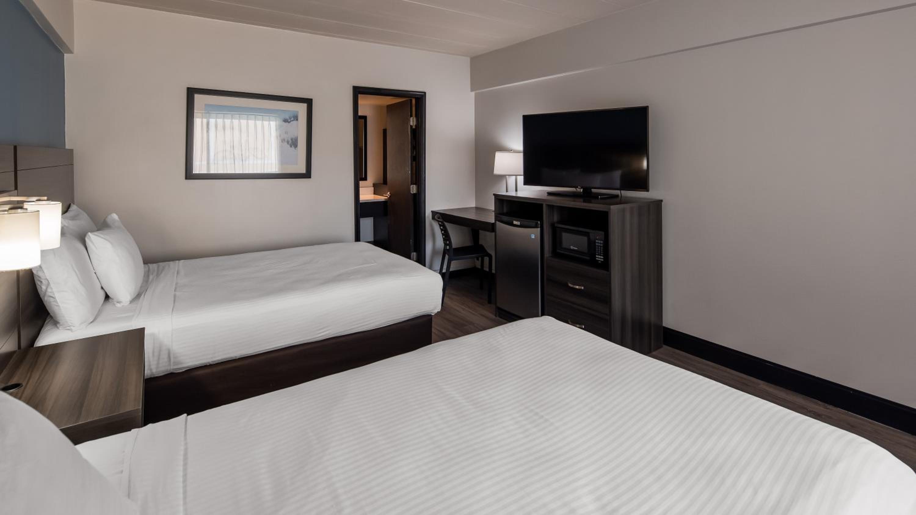 Room with Two Double Beds - Photo 6