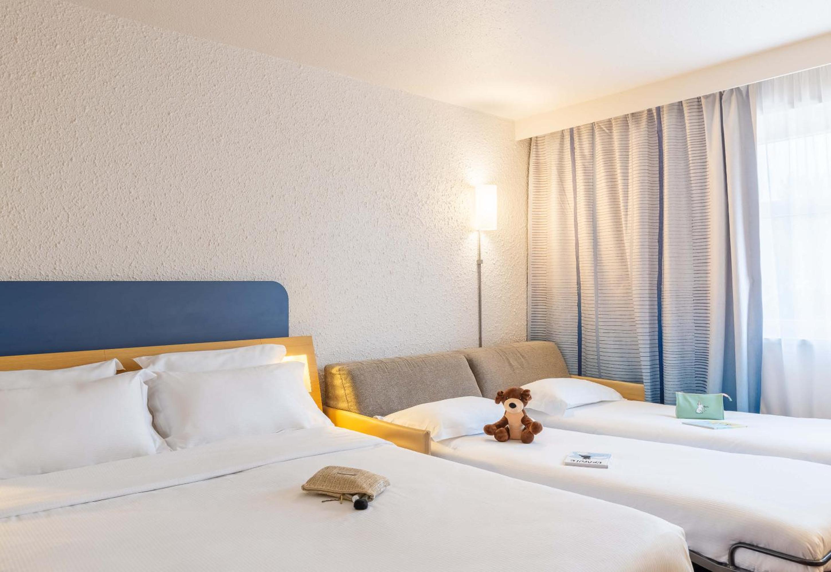 Standard Room - 1 double bed and 2-seater sofa bed - Photo 2