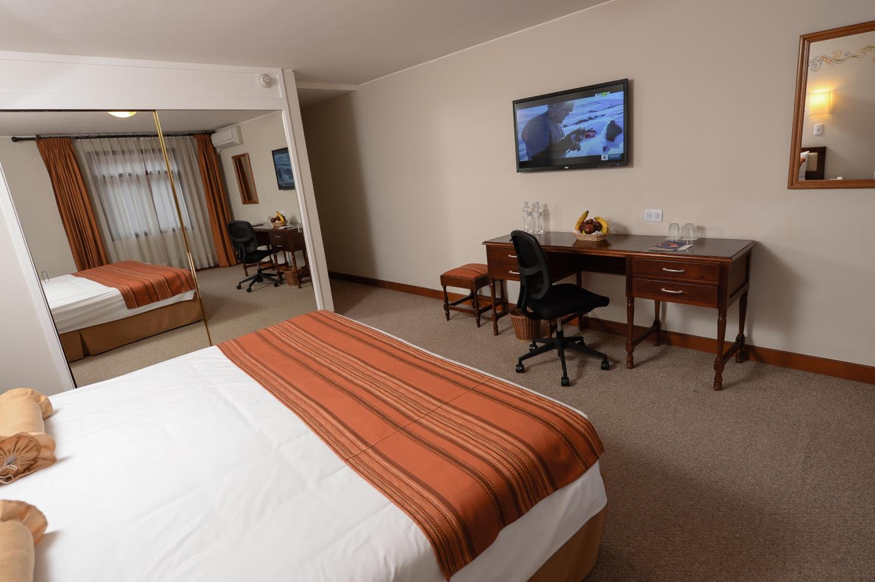Standard Queen Room photo 2
