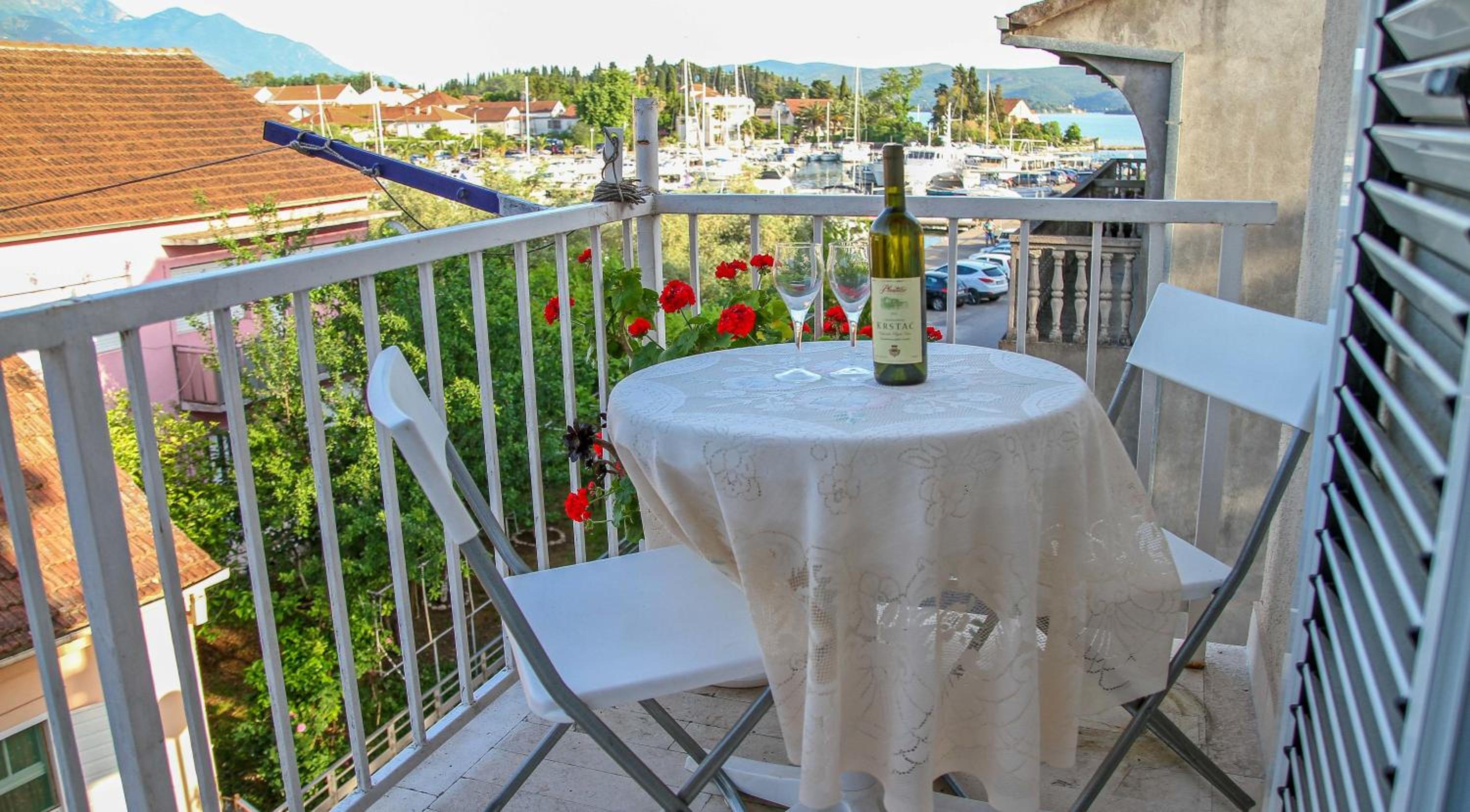 One-Bedroom Apartment with Balcony - Photo 28