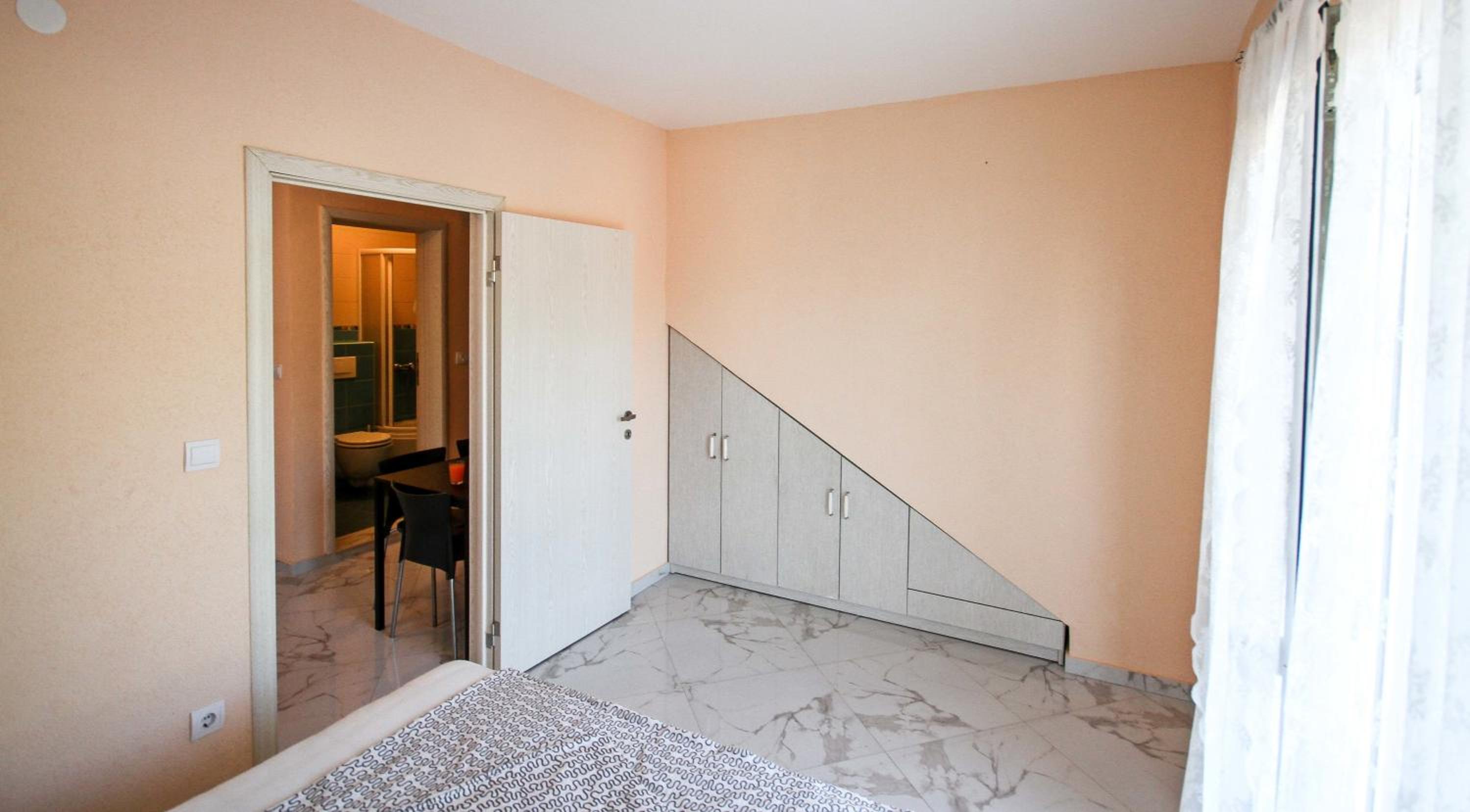 One-Bedroom Apartment with Balcony - Photo 7
