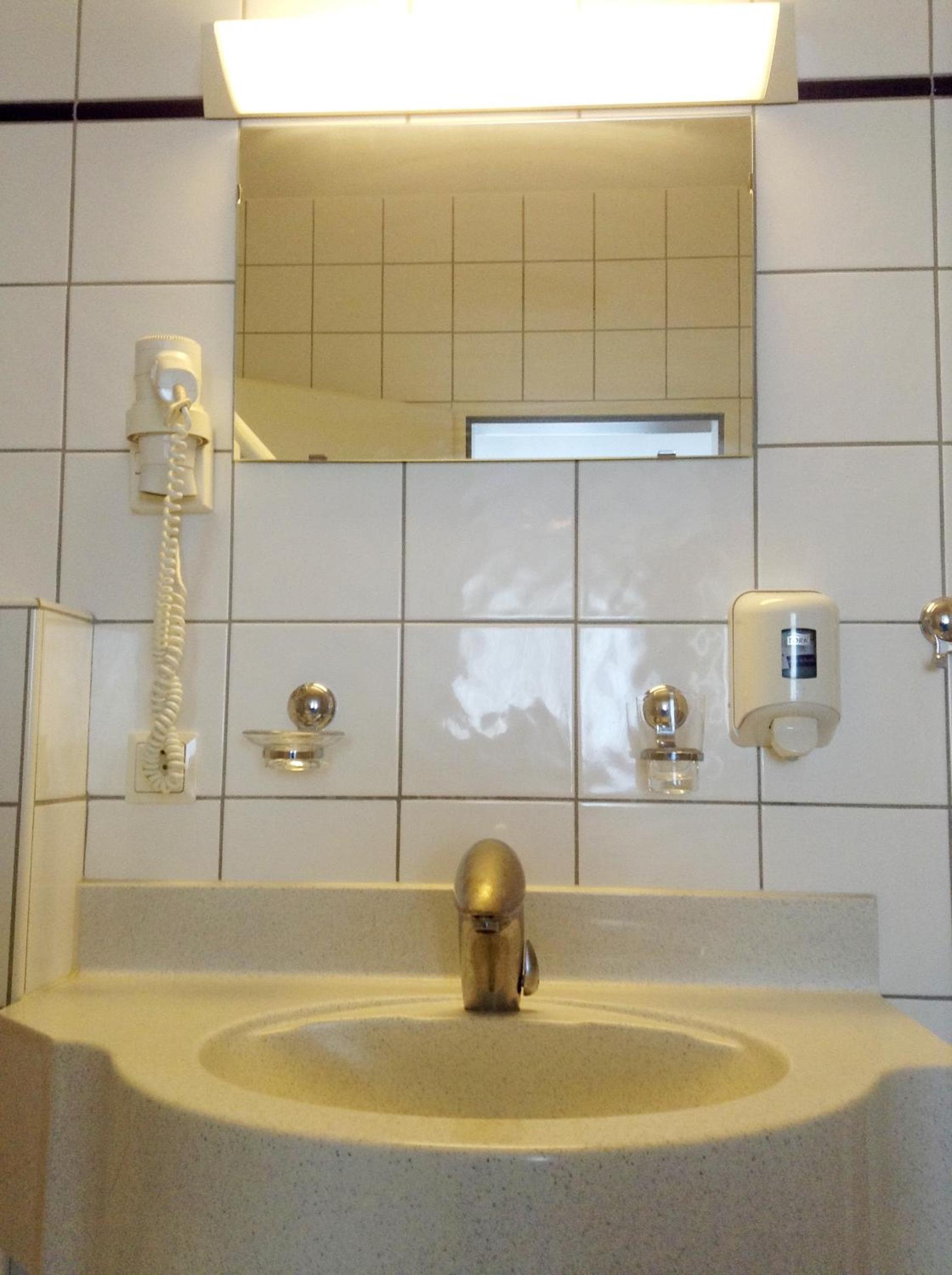 Double Room - Photo 12