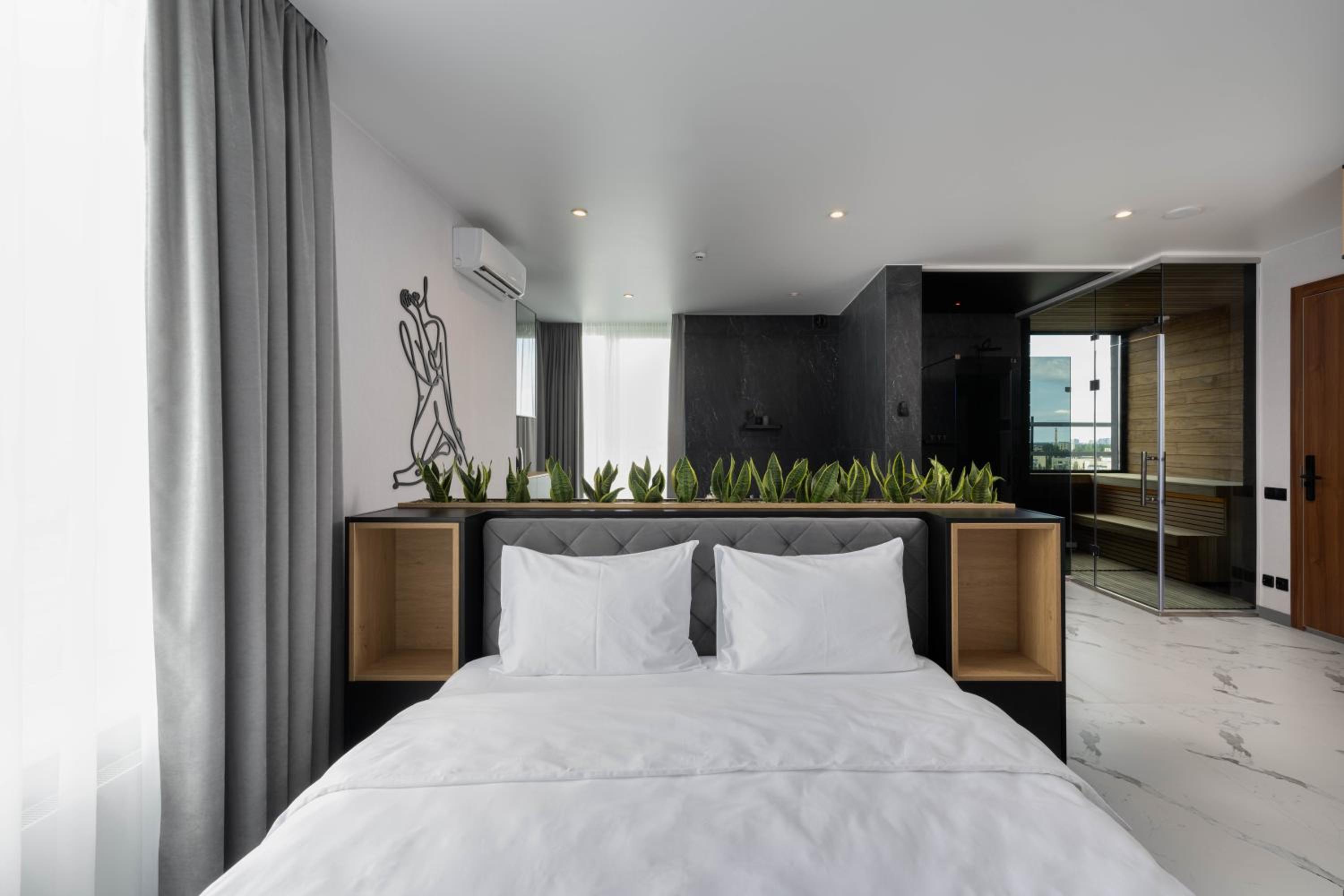 King Suite with Spa Bath photo 2