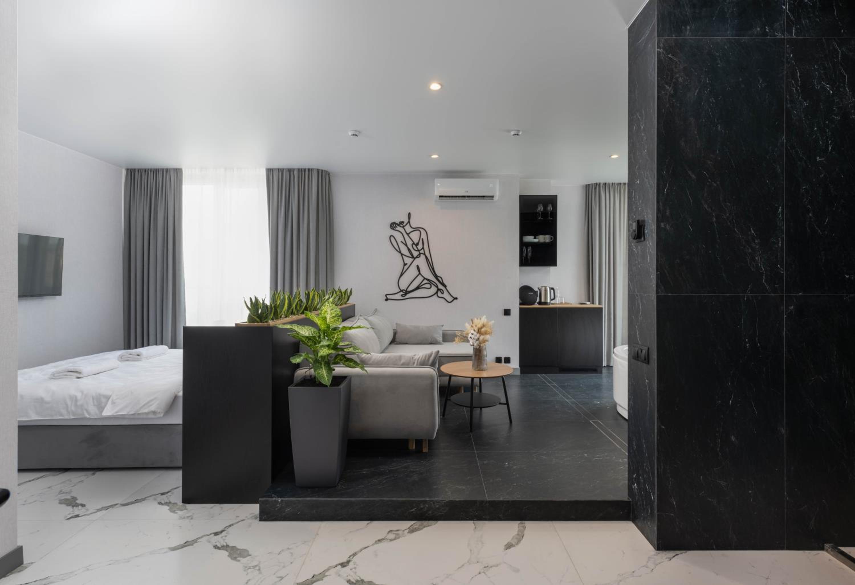 King Suite with Spa Bath photo 1