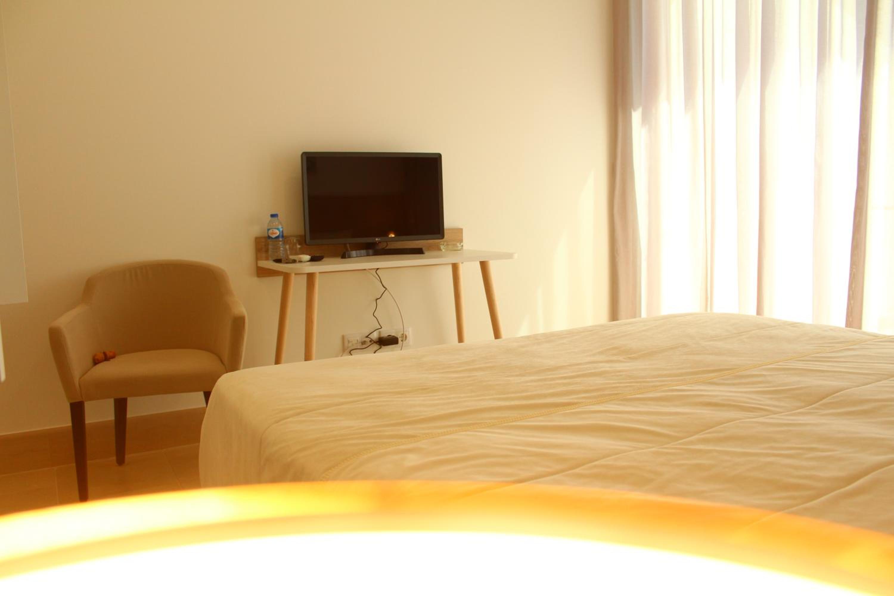 Deluxe Double or Twin Room with Balcony - Photo 12