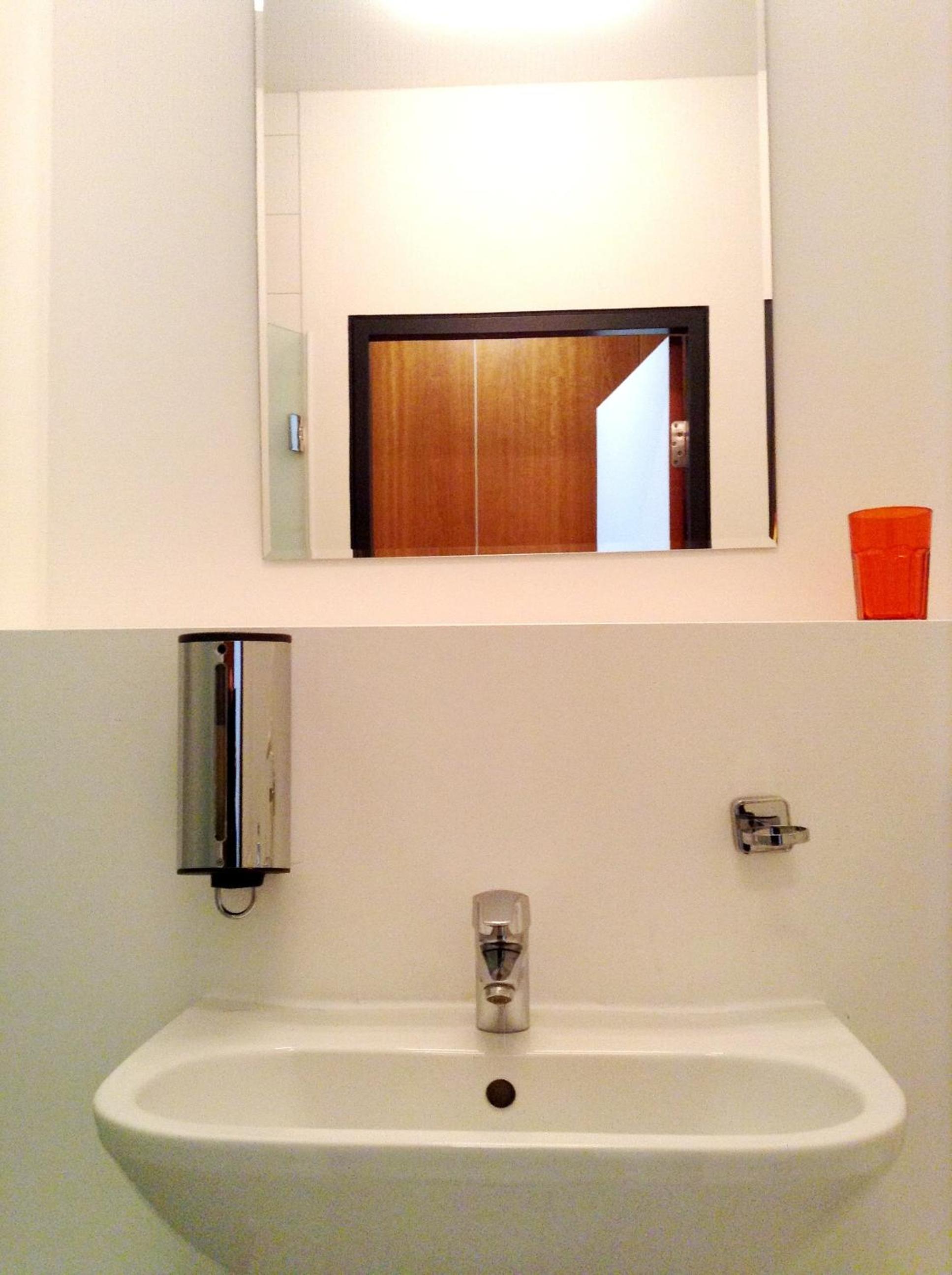 Double Room - Photo 9