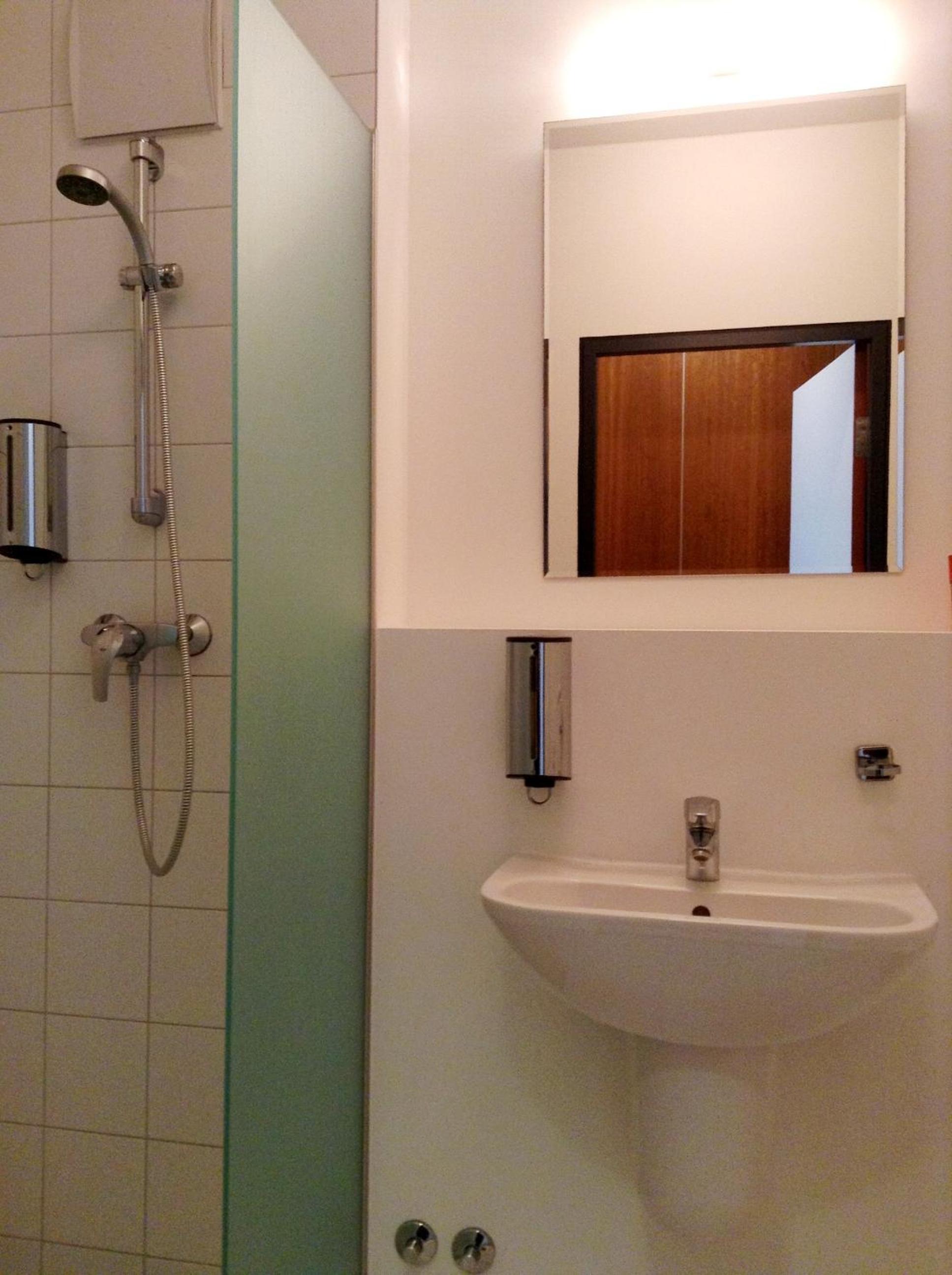 Double Room - Photo 5