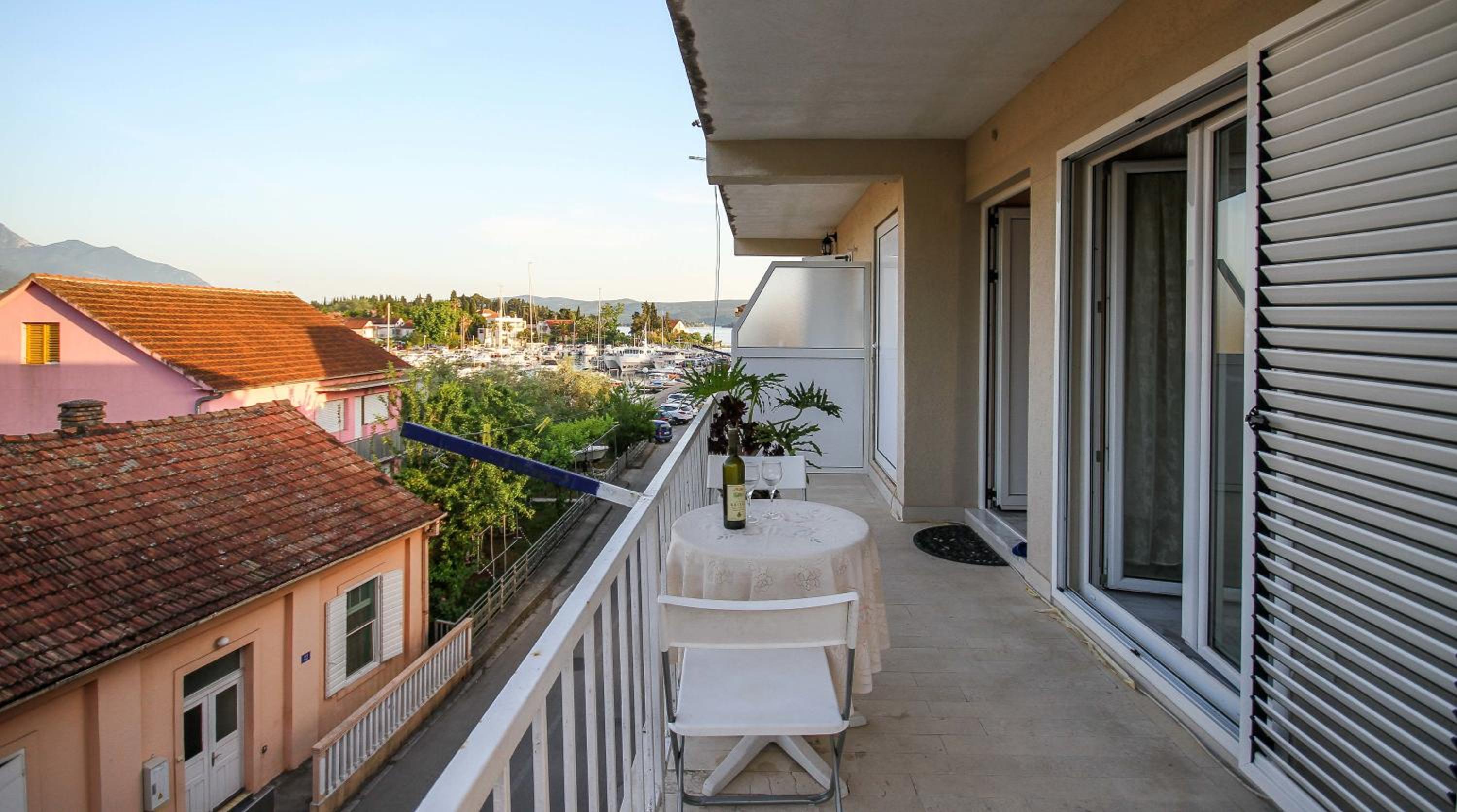 One-Bedroom Apartment with Balcony - Photo 32