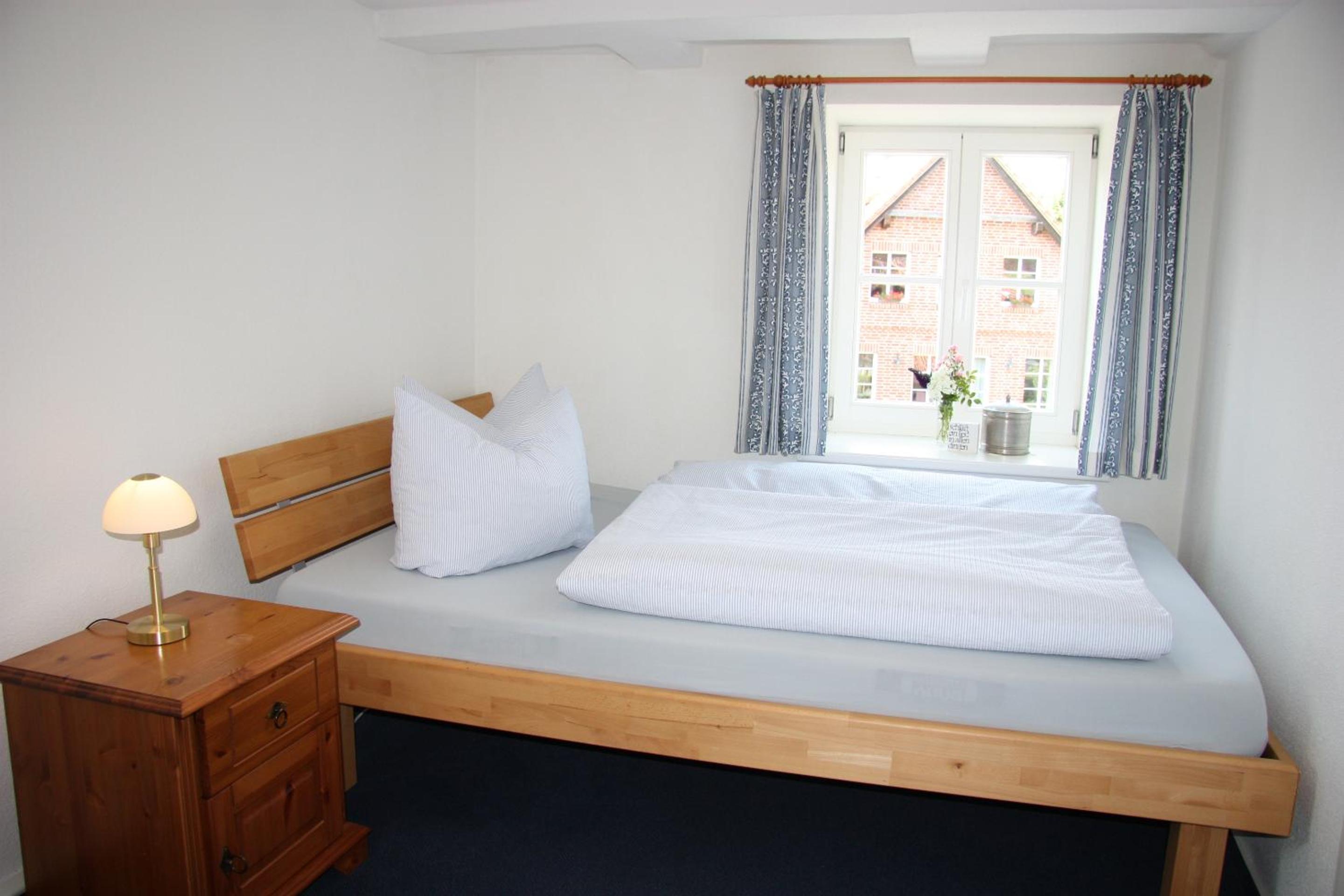 Single Room with Private Bathroom photo 2