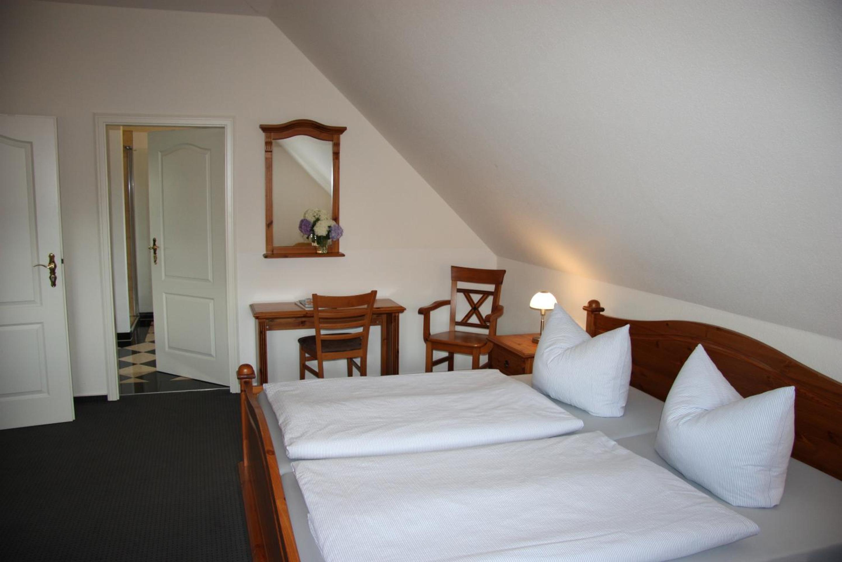 Standard Double Room photo 3