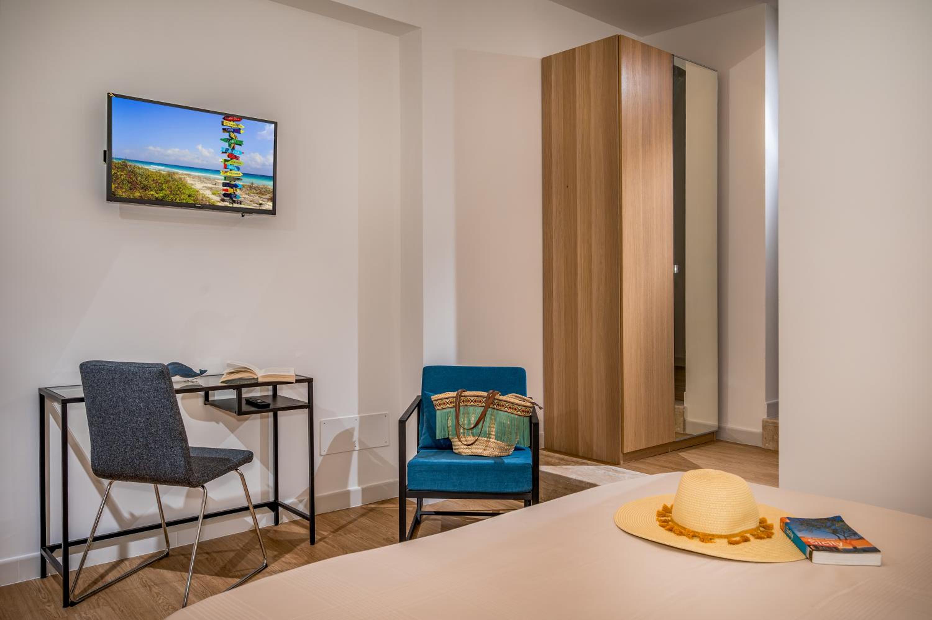 Deluxe Suite with Sea View
