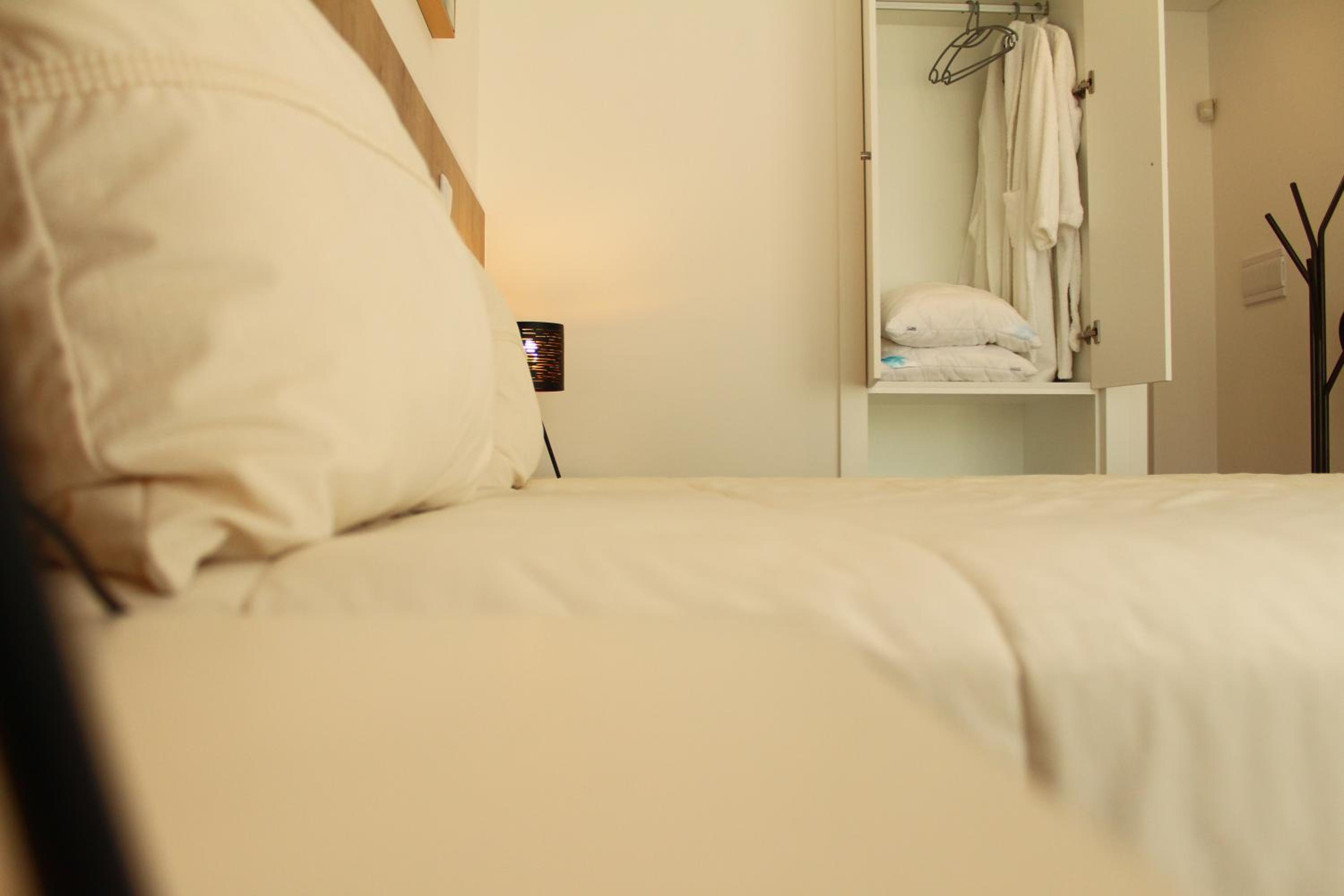 Deluxe Double or Twin Room with Balcony - Photo 7