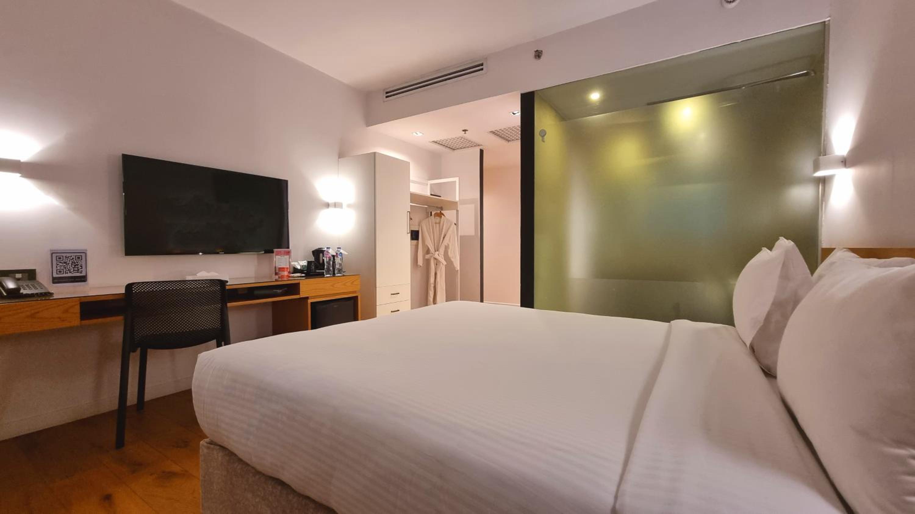 Superior King Room - Photo 3