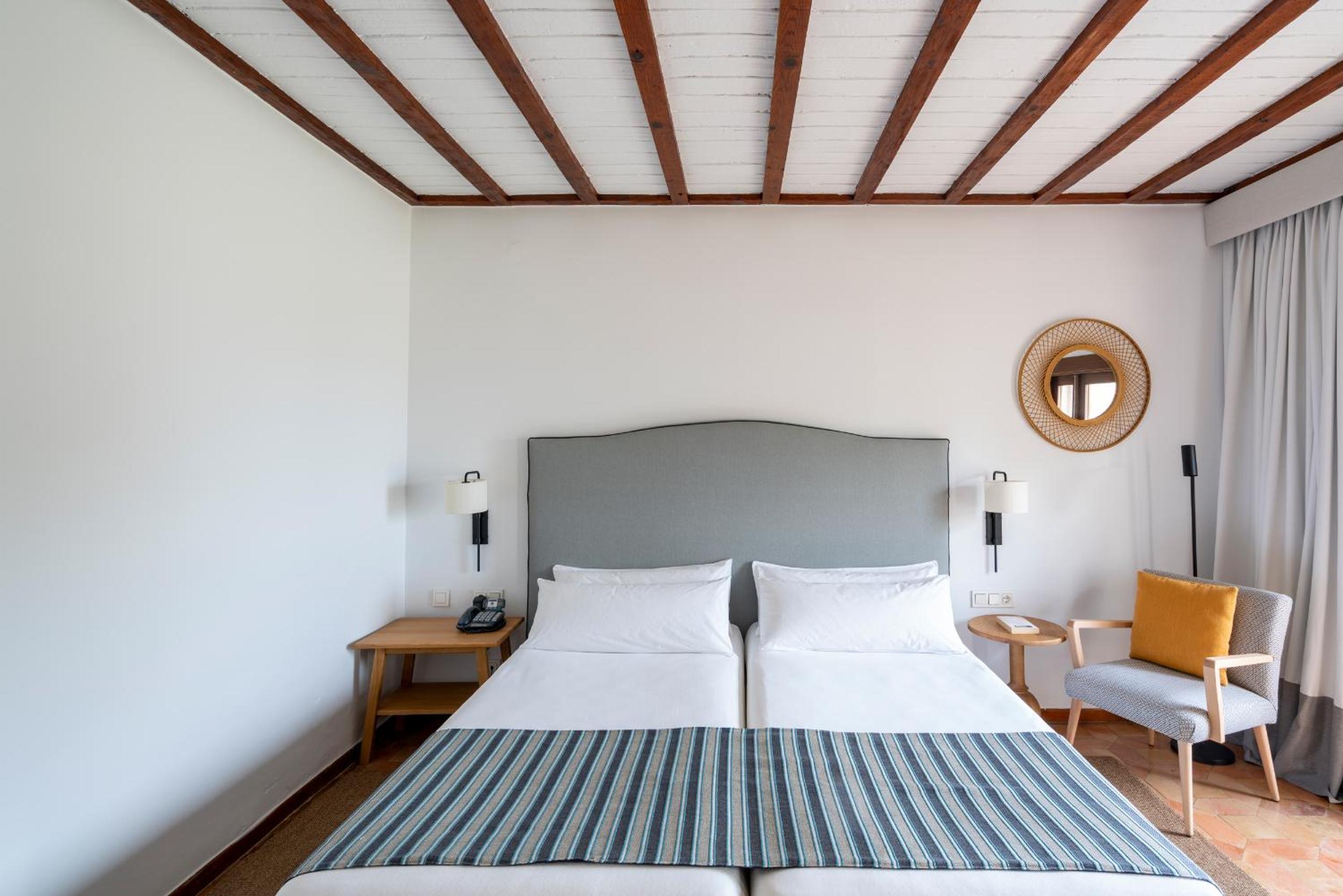  Double Room (2 Adults + 1 Child) photo 3