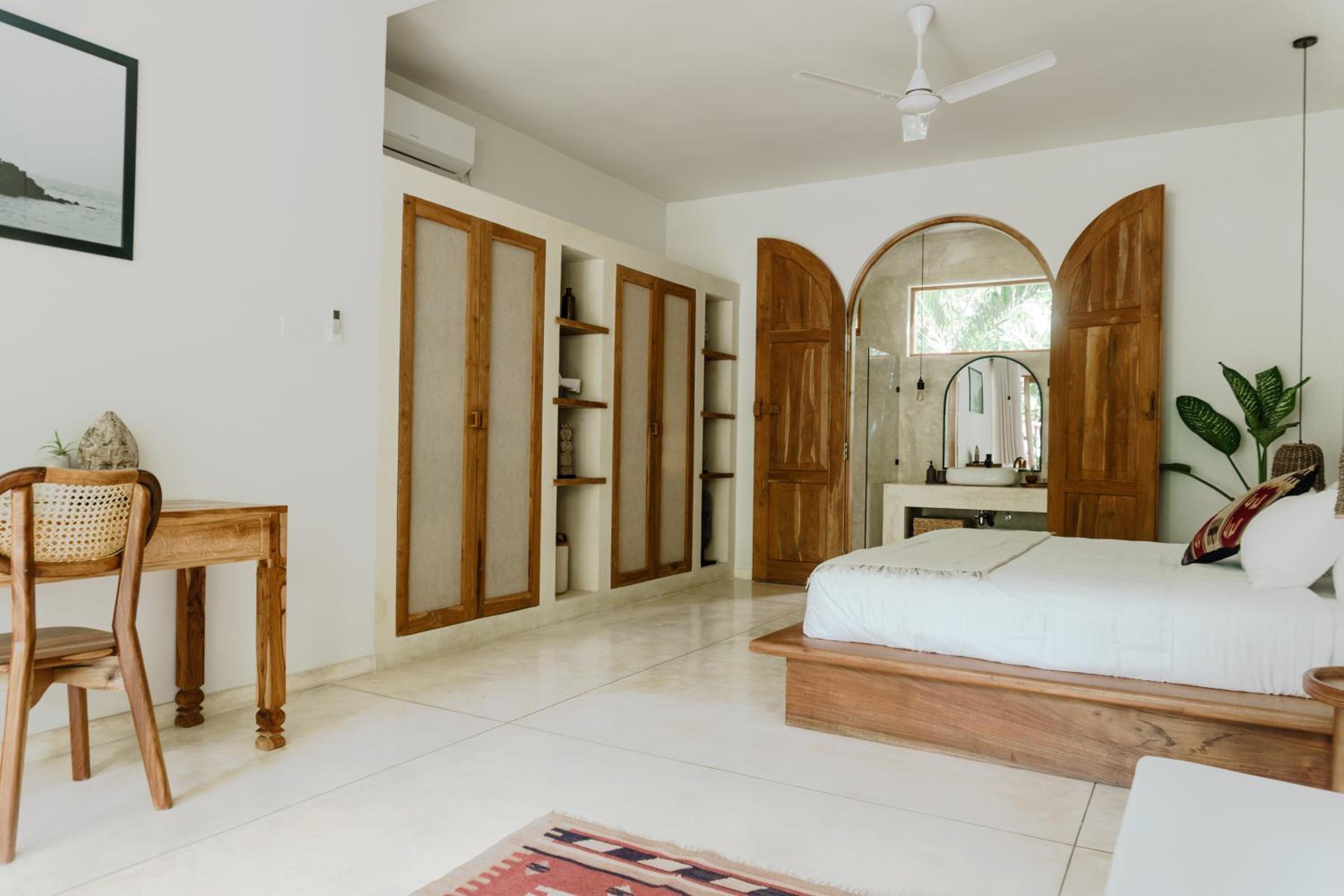 King Suite with Pool View