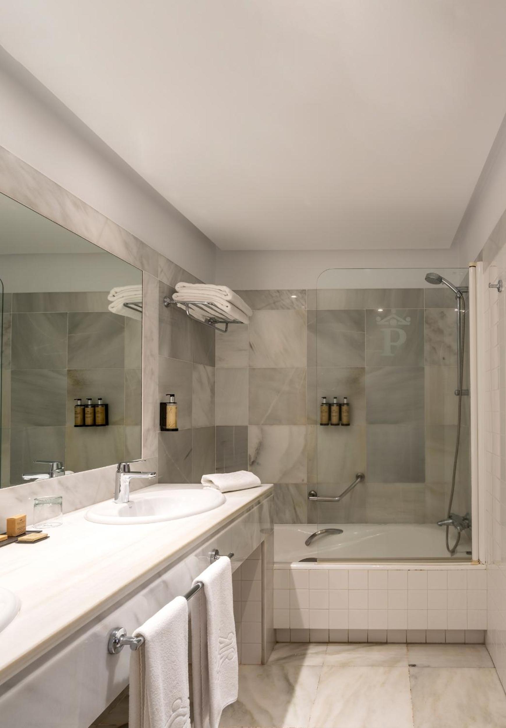 Standard Double Room (3 Adults) photo 3
