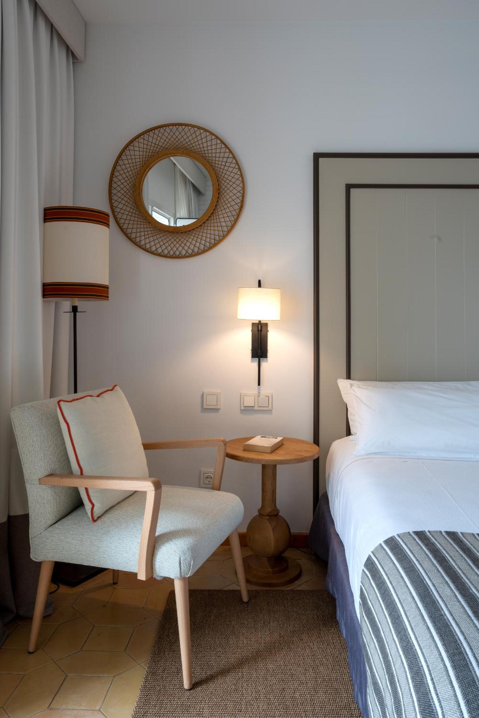  Double Room (2 Adults + 1 Child) photo 2