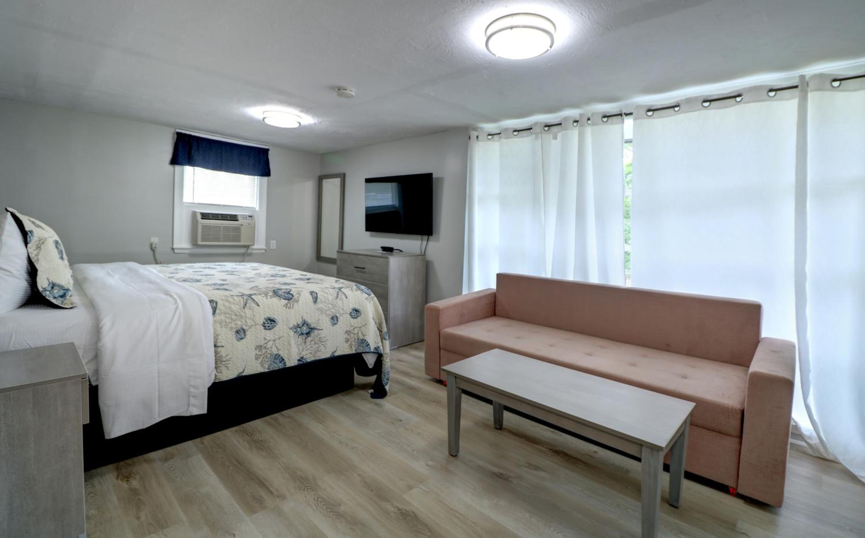 Deluxe One-Bedroom Suite photo 1
