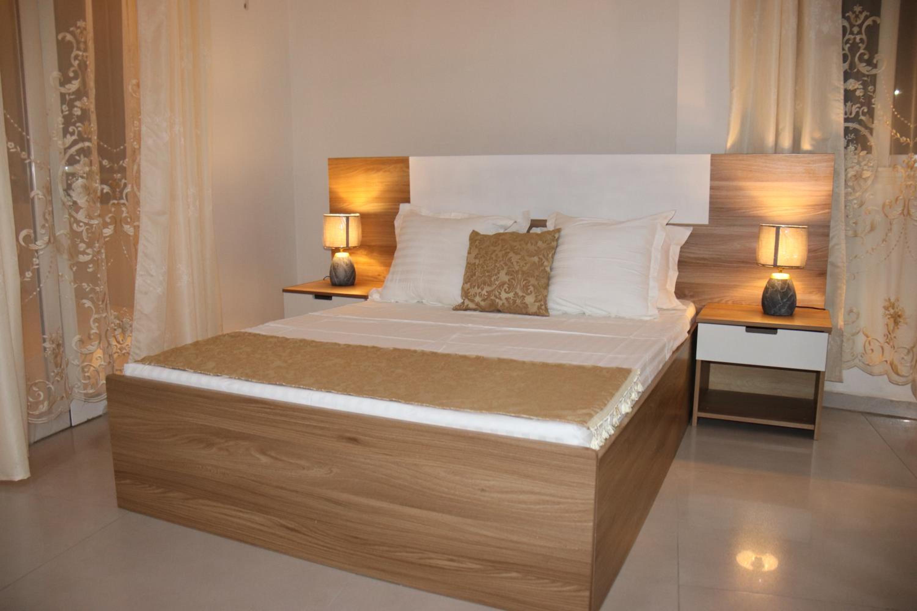 Suite with Hot Tub photo 2