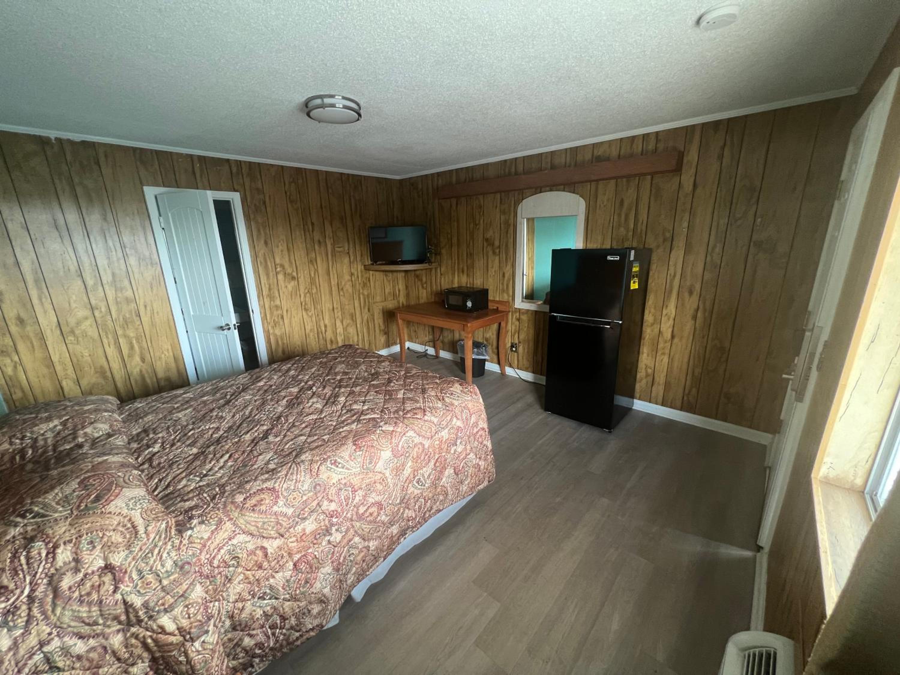 Queen Room photo 2