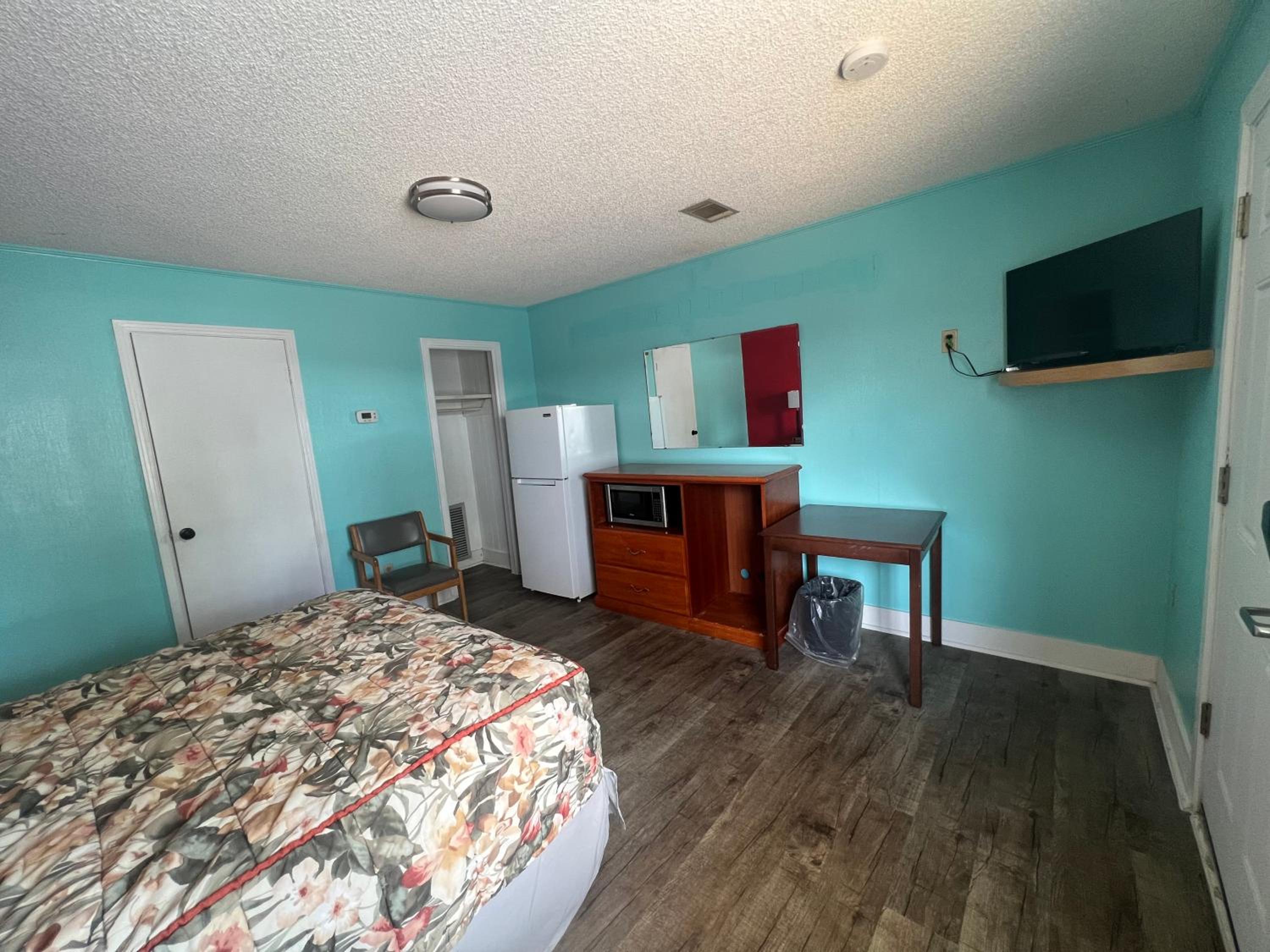 Queen Room photo 1