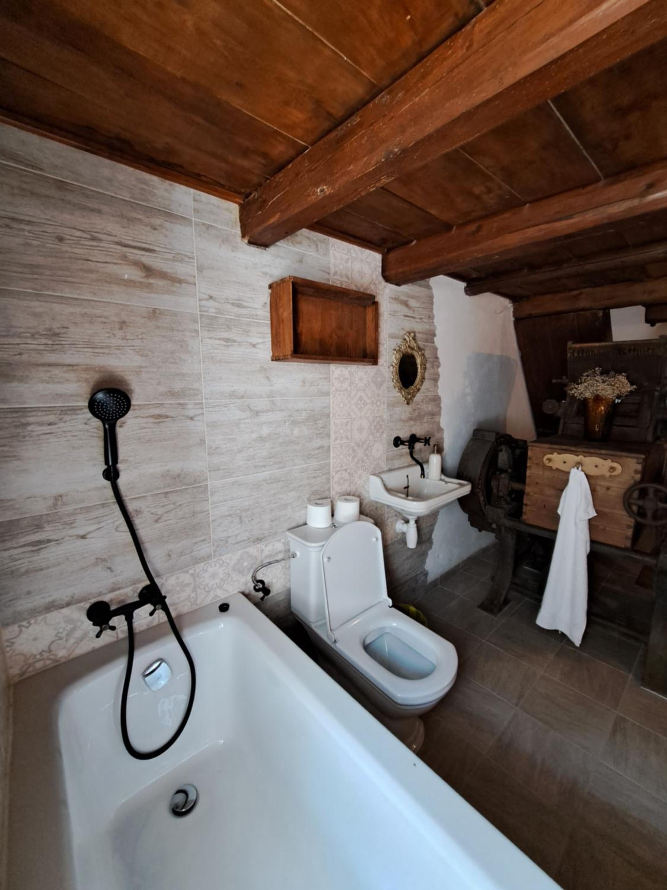Double Room with Private Bathroom photo 1