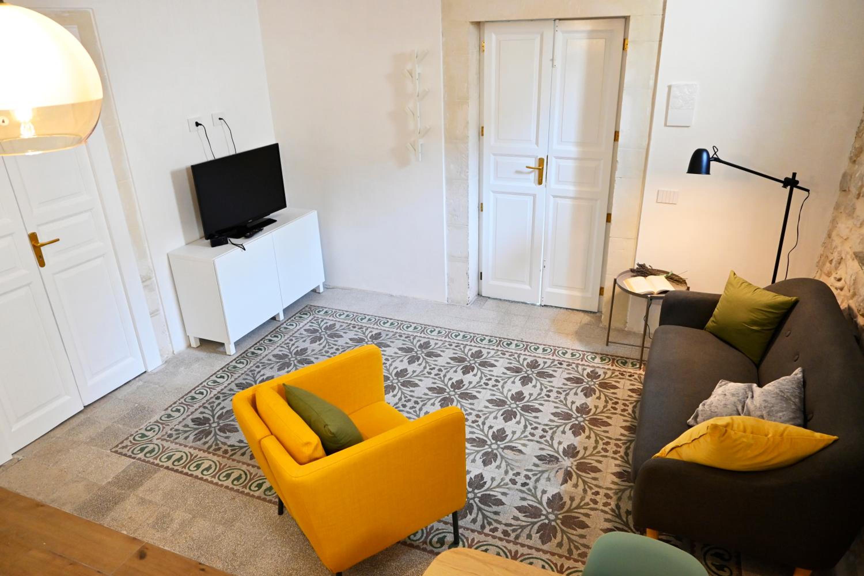 One-Bedroom Apartment photo 3