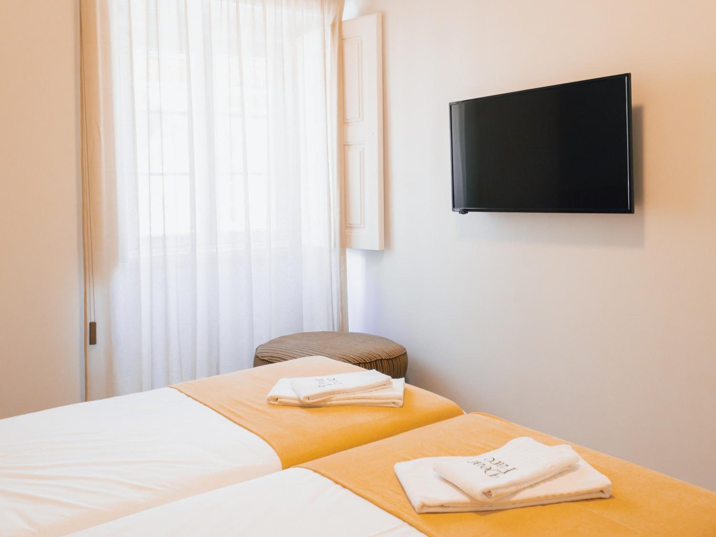 Double or Twin Room with Private Bathroom photo 1