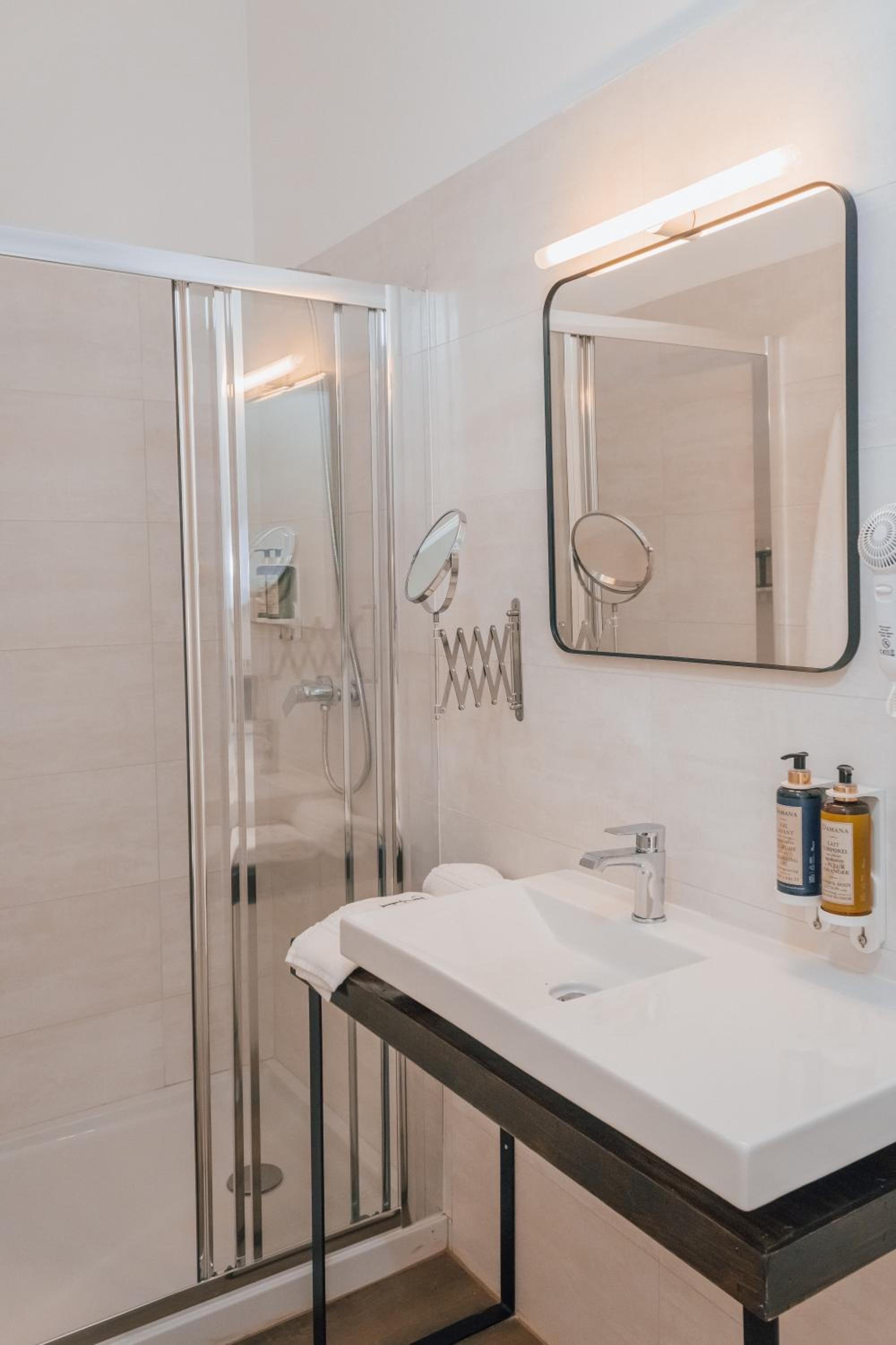 Double Room with Private Bathroom photo 3
