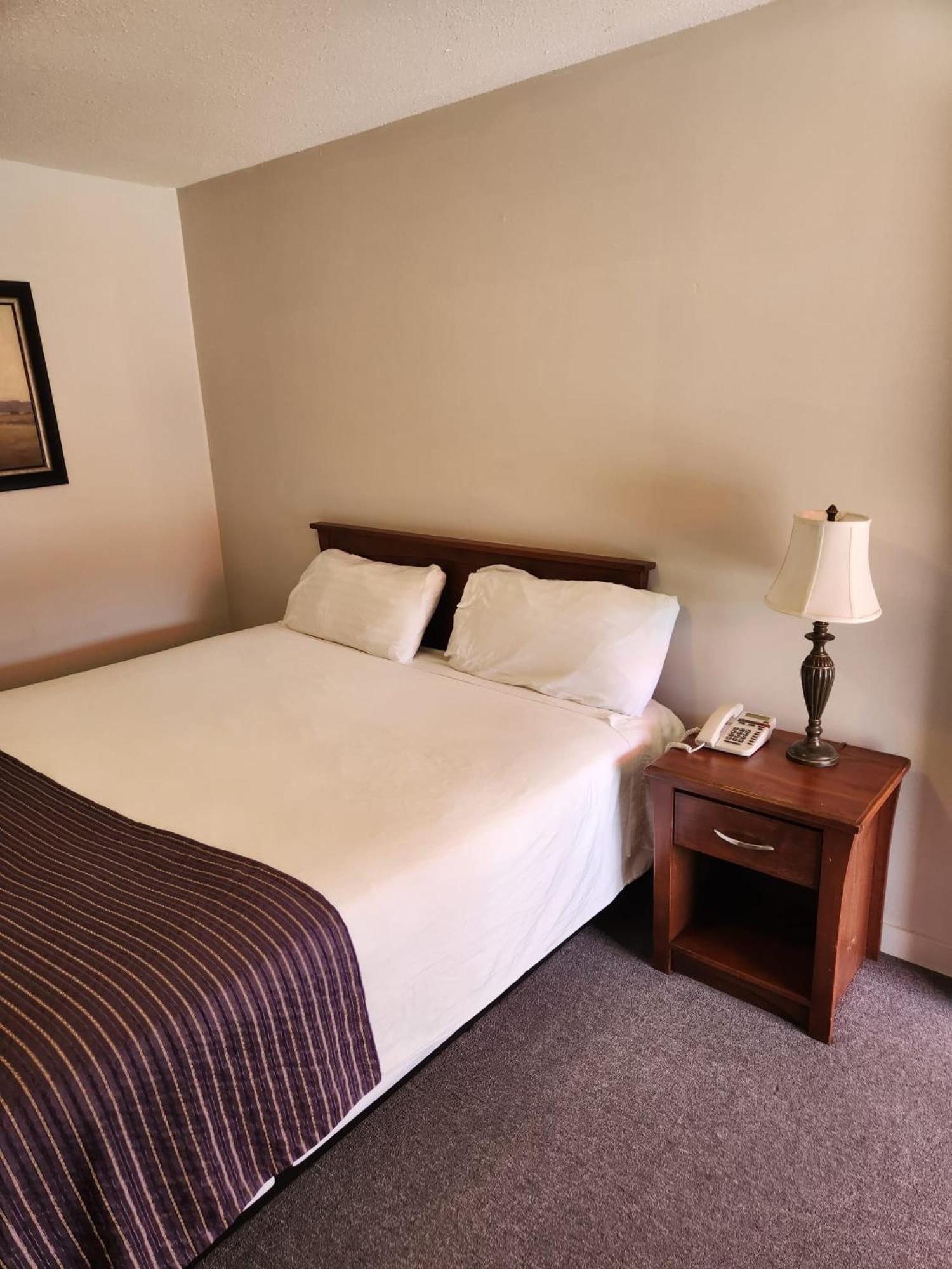 Queen Room photo 1