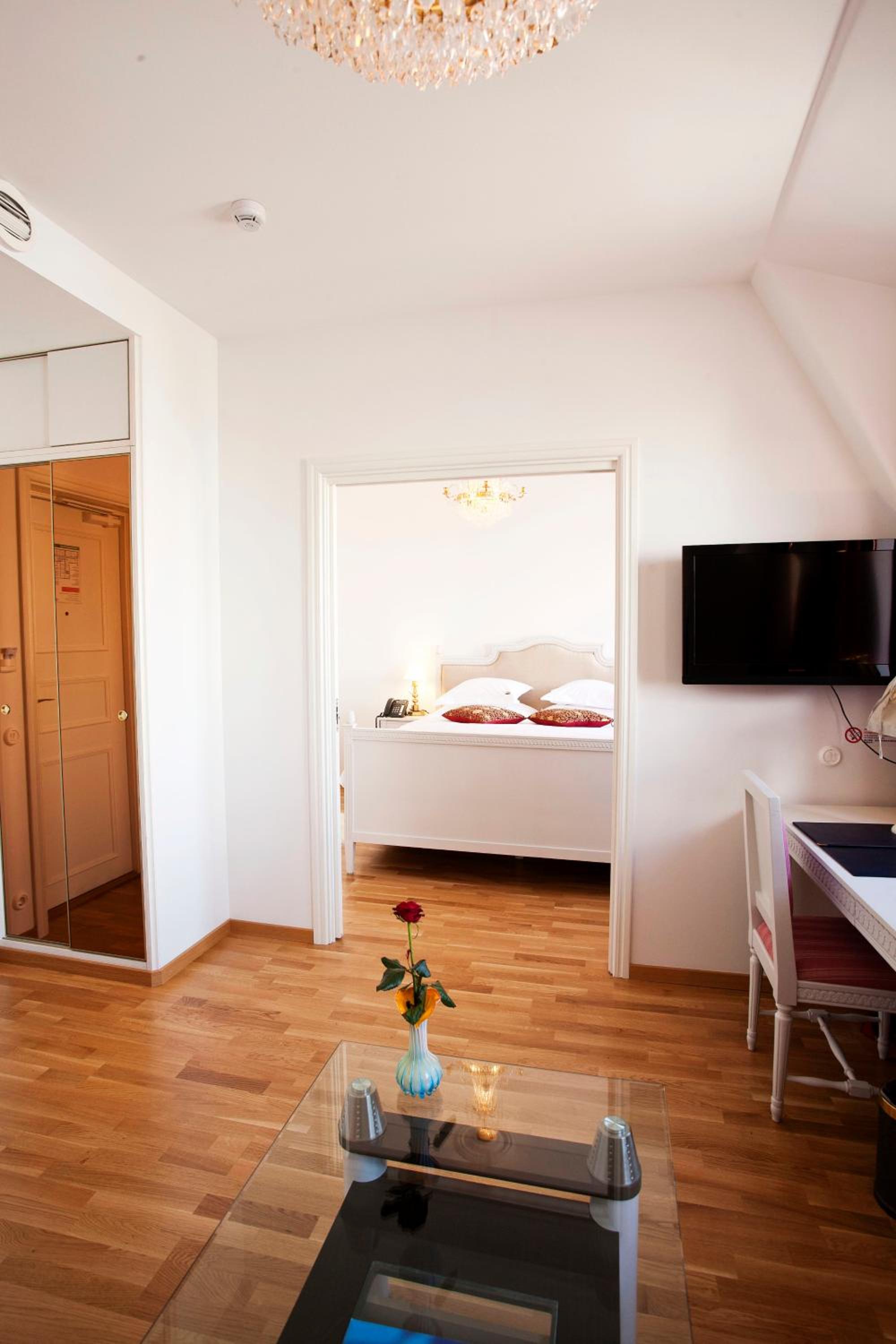 Deluxe Family Room - Photo 2